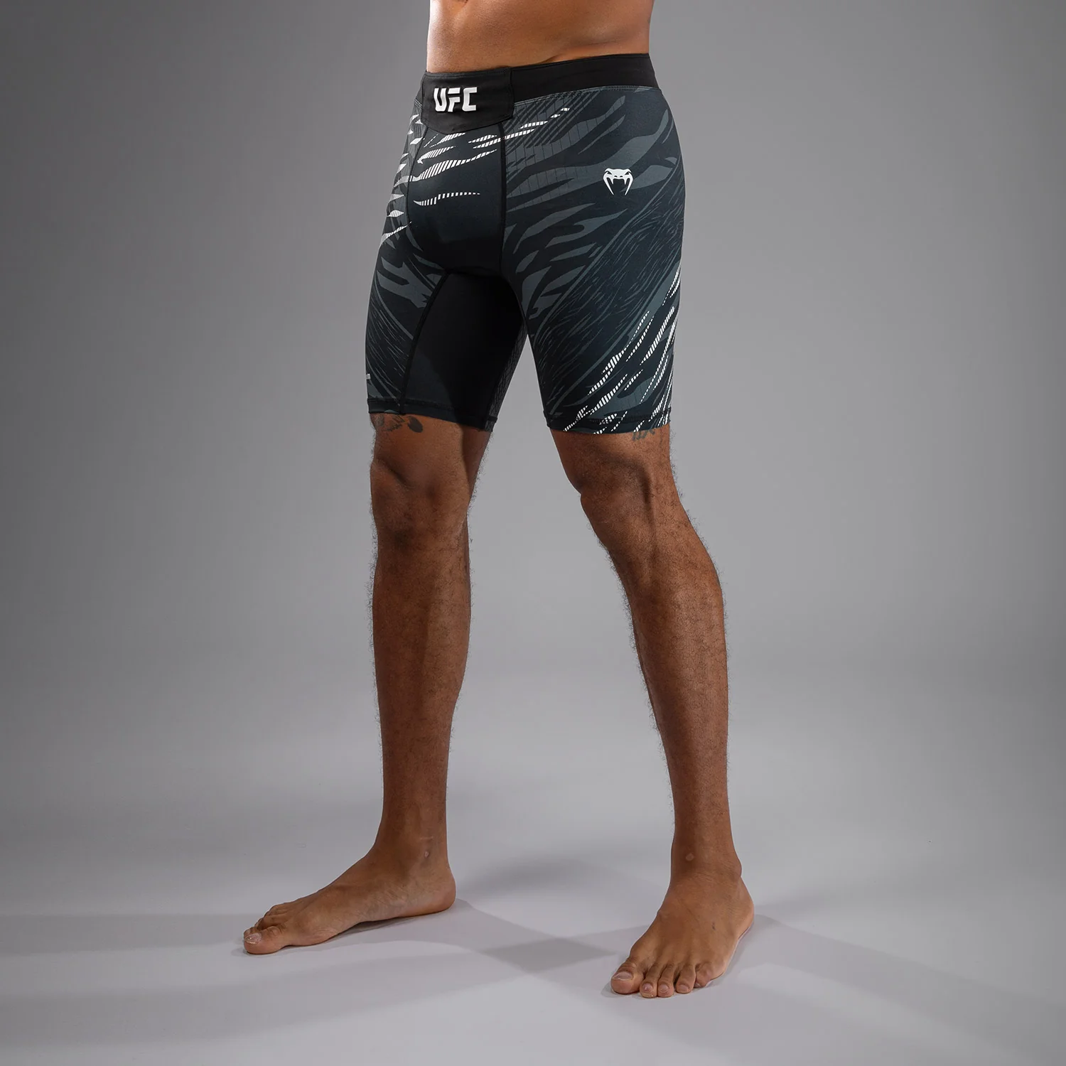 UFC Fusion by Venum Personalized Authentic Fight Night Herren Vale Tudo Short - Schwarz - Image 3