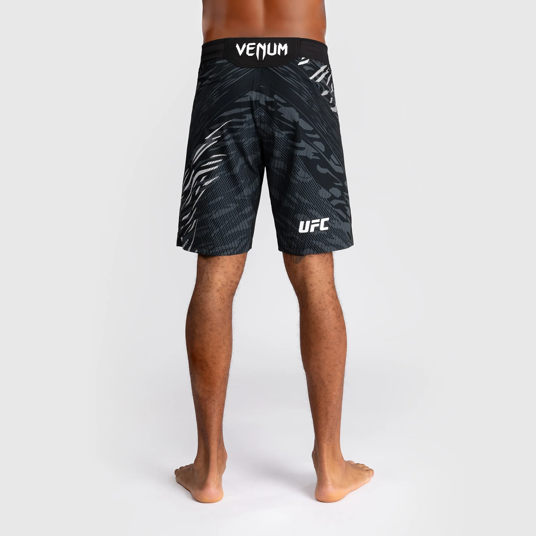 UFC Fusion by Venum Personalized Authentic Fight Night Herren Fight Short - Long Fit - Schwarz - Image 3