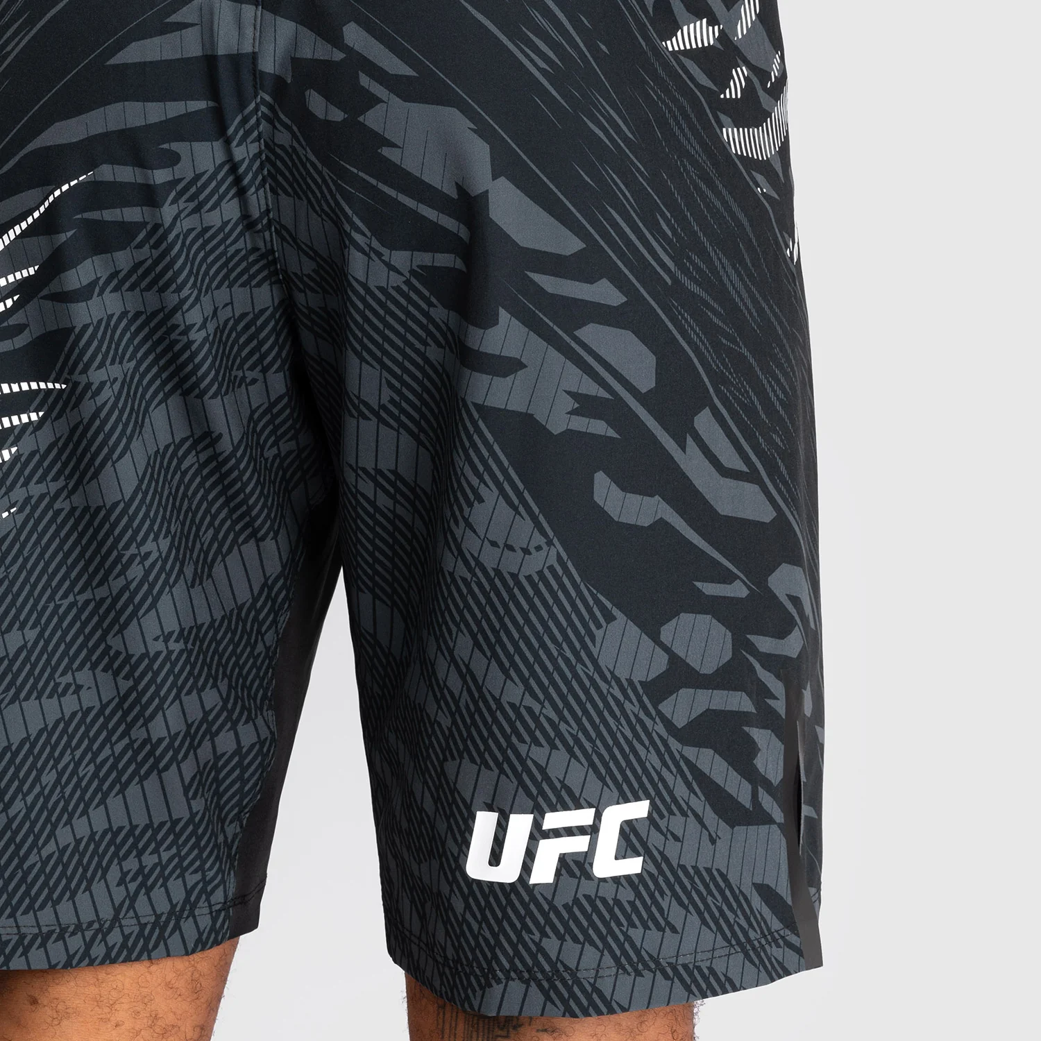 UFC Fusion by Venum Personalized Authentic Fight Night Herren Fight Short - Long Fit - Schwarz - Image 6
