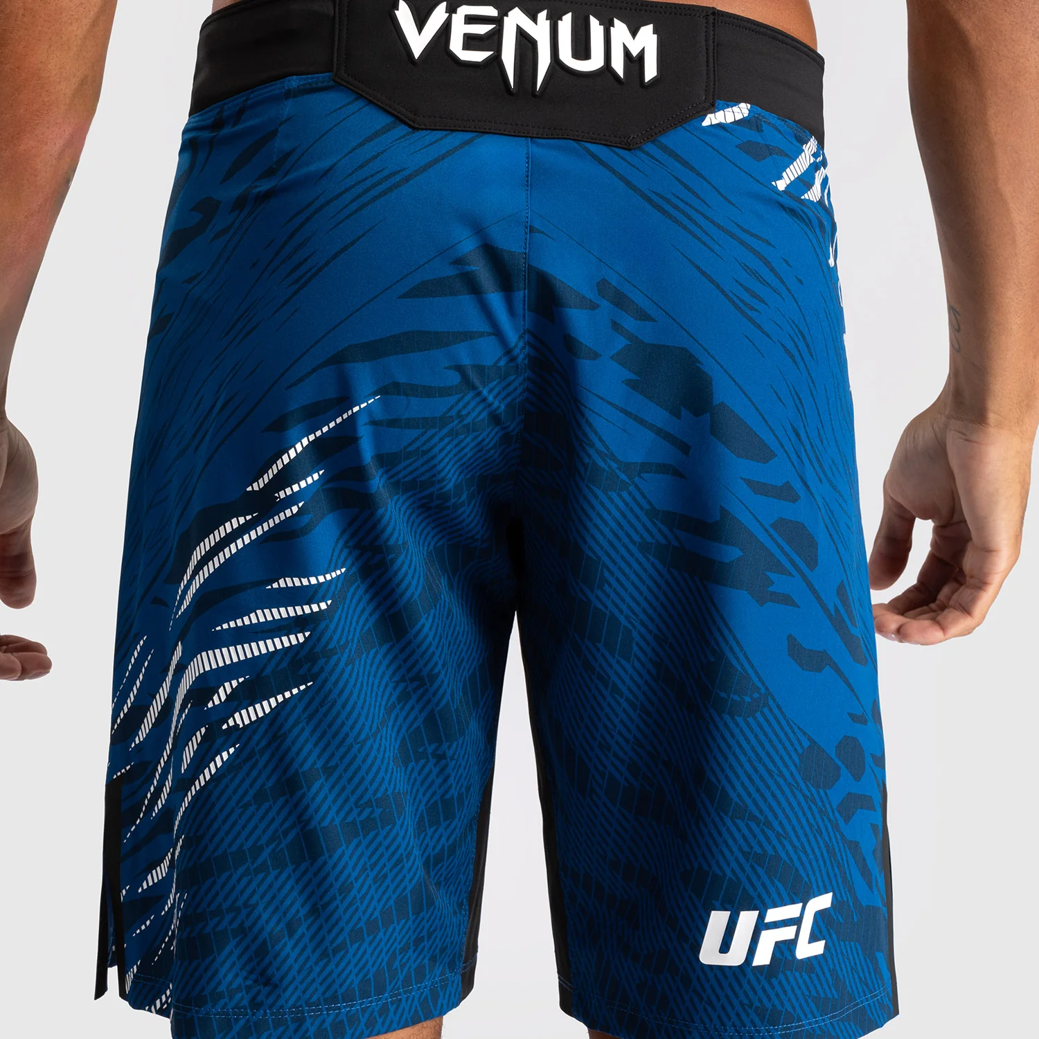 UFC Fusion by Venum Personalized Authentic Fight Night Herren Fight Short - Long Fit - Blau - Image 7