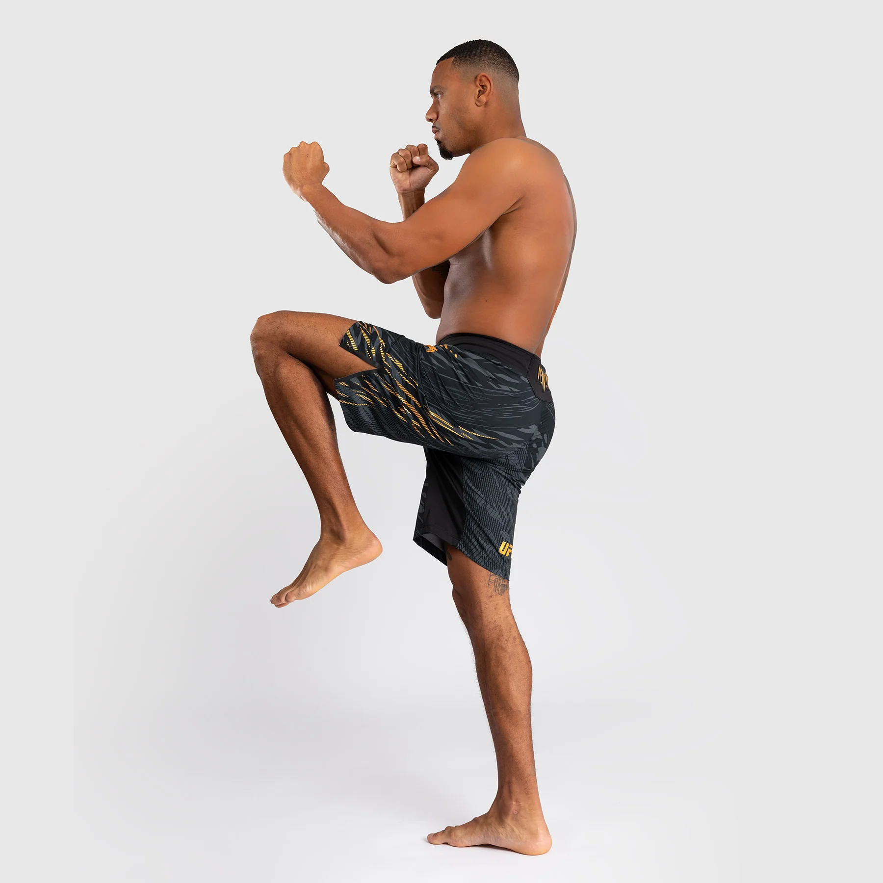 UFC Fusion by Venum Personalized Authentic Fight Night Herren Fight Short - Long Fit - Champion - Image 8
