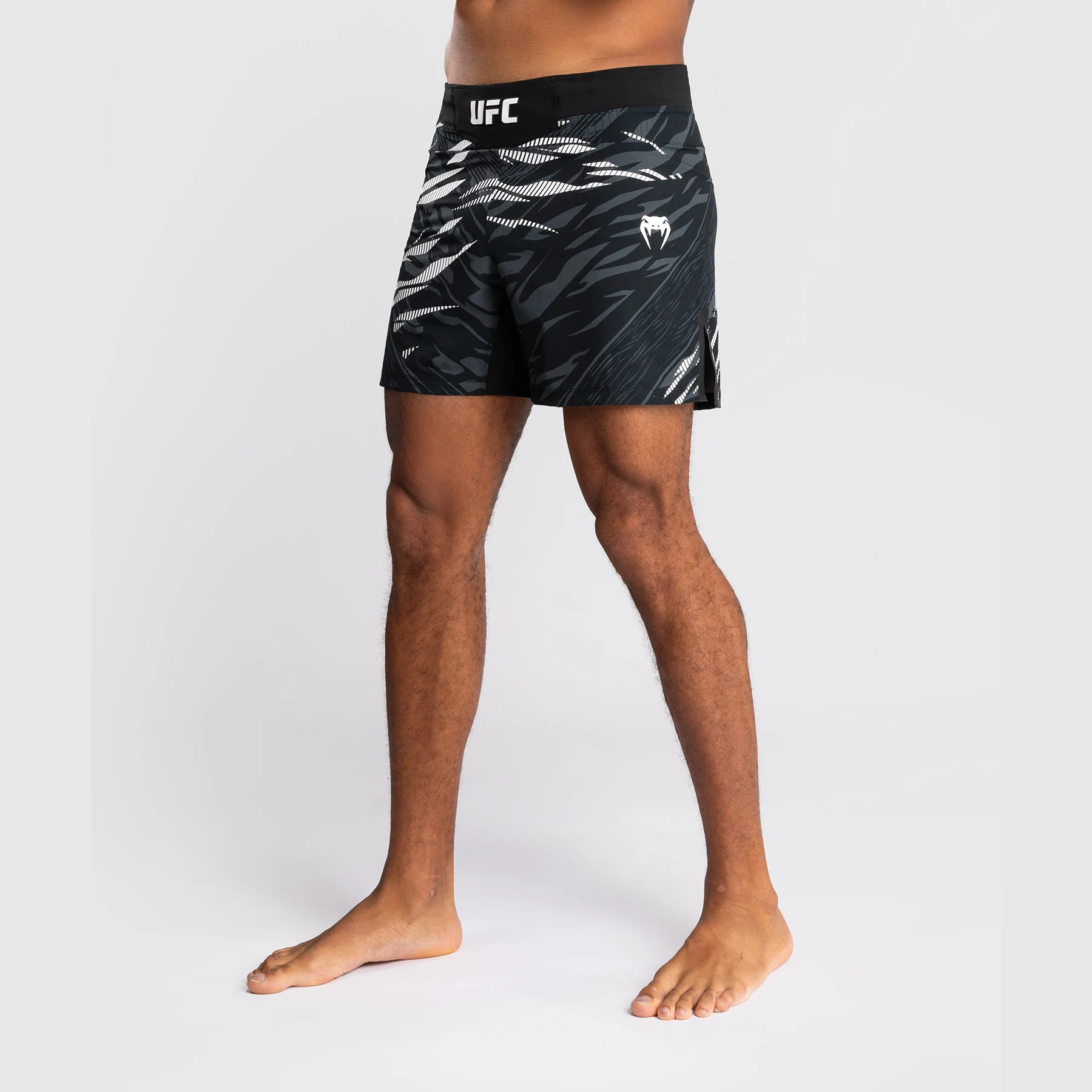UFC Fusion by Venum Personalized Authentic Fight Night Herren Fight Short - Short Fit - Schwarz - Image 4