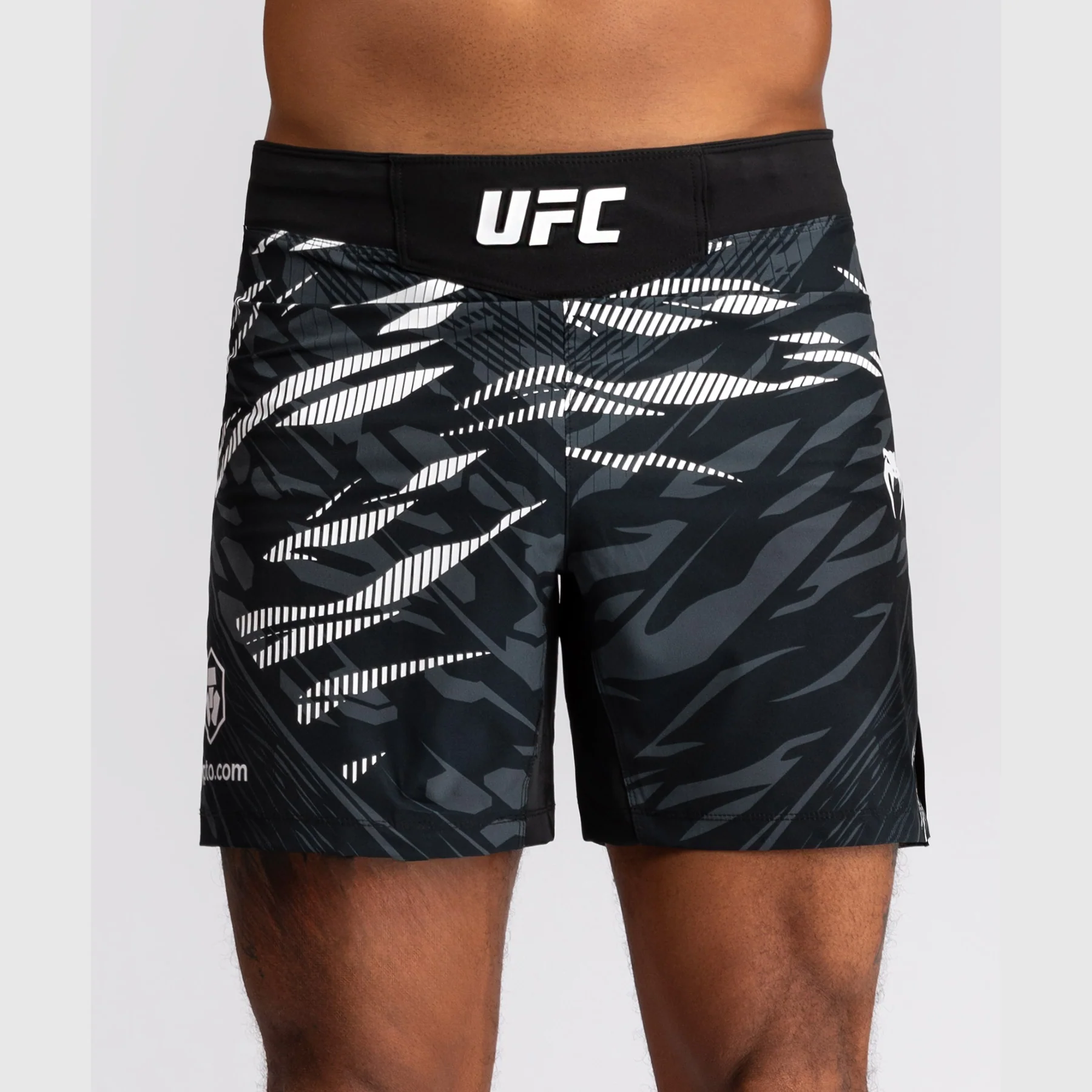 UFC Fusion by Venum Personalized Authentic Fight Night Herren Fight Short - Short Fit - Schwarz - Image 5