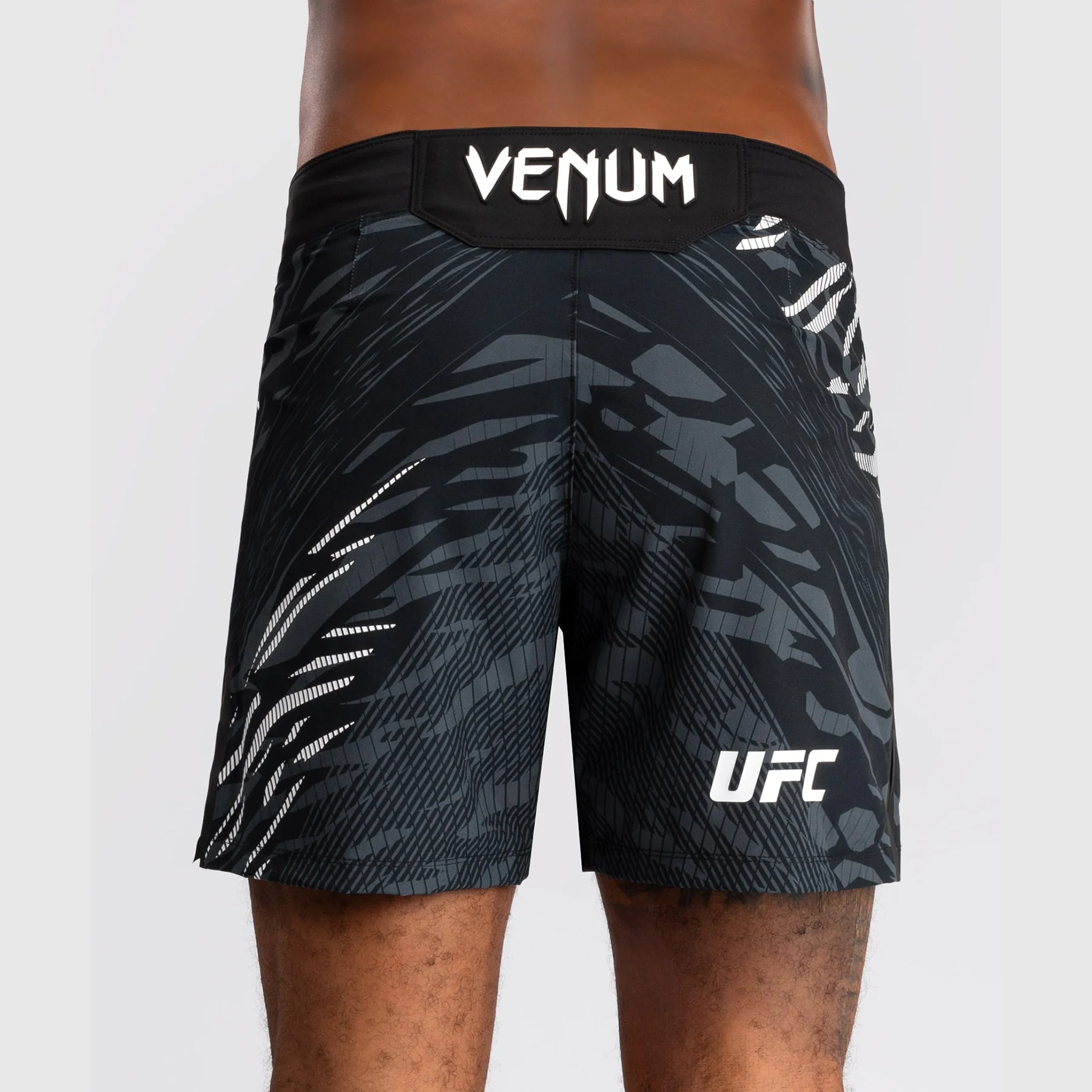 UFC Fusion by Venum Personalized Authentic Fight Night Herren Fight Short - Short Fit - Schwarz - Image 6