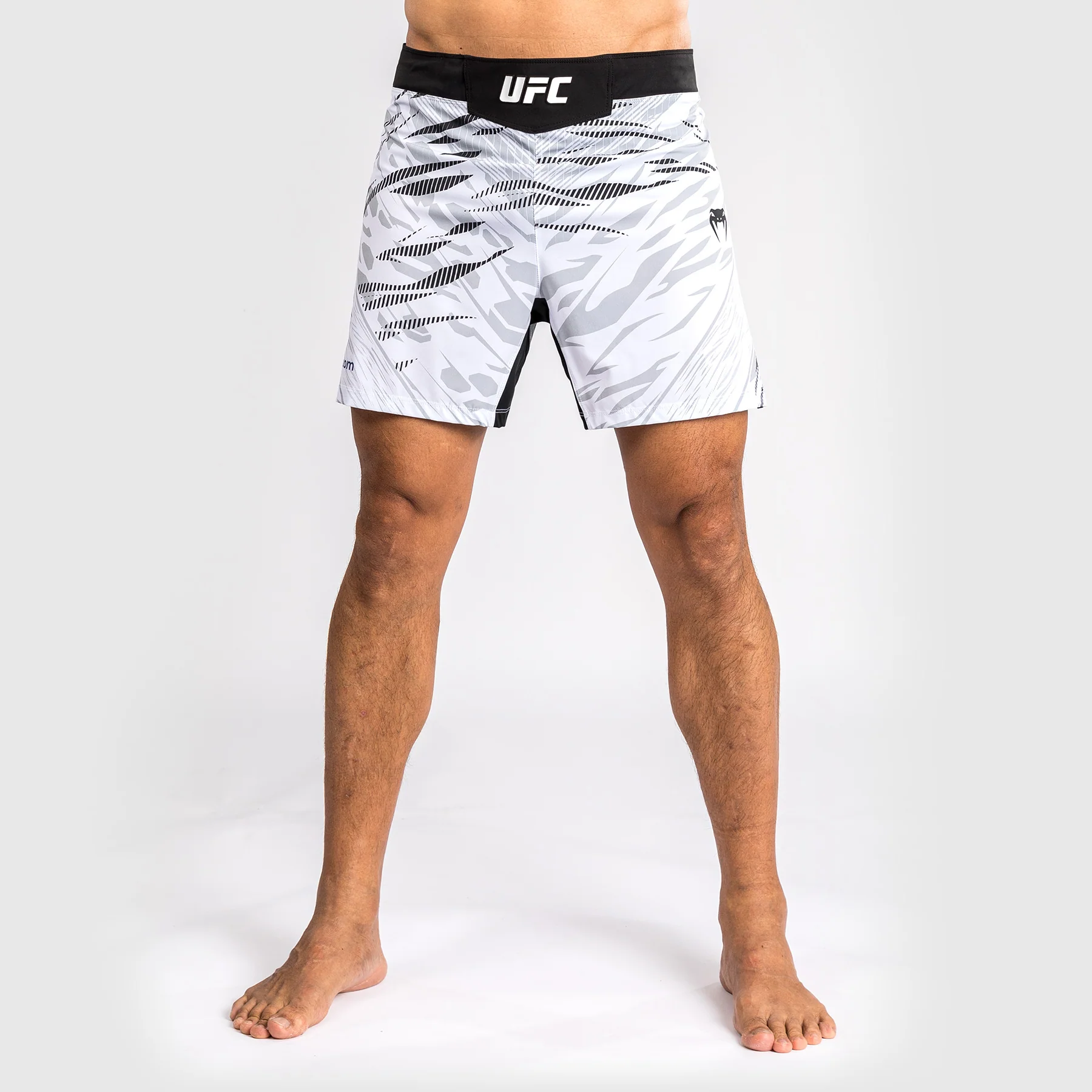 UFC Fusion by Venum Personalized Authentic Fight Night Herren Fight Short - Short Fit - Weiß - Image 4