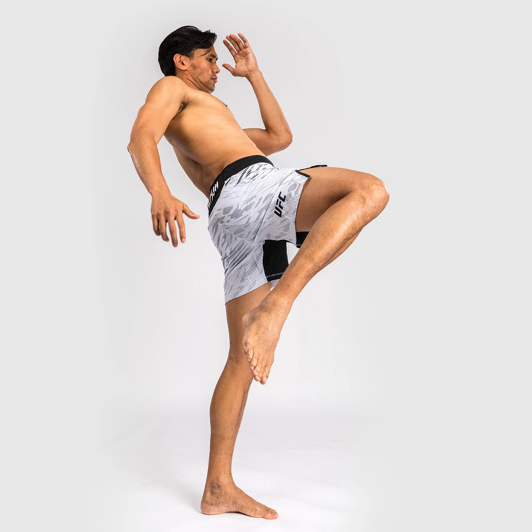 UFC Fusion by Venum Personalized Authentic Fight Night Herren Fight Short - Short Fit - Weiß - Image 8