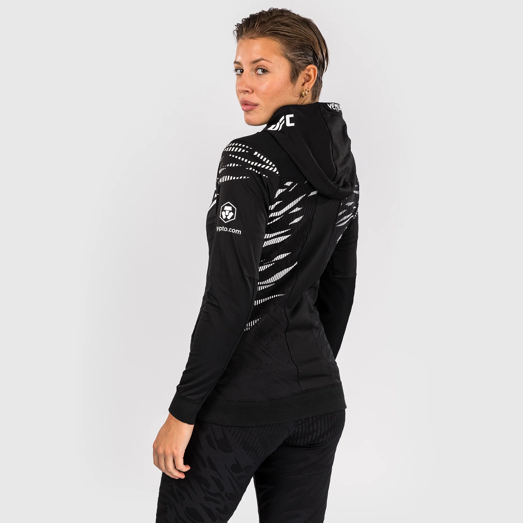 UFC Fusion by Venum Personalized Authentic Fight Night Damen Walkout Hoodie - Schwarz - Image 5