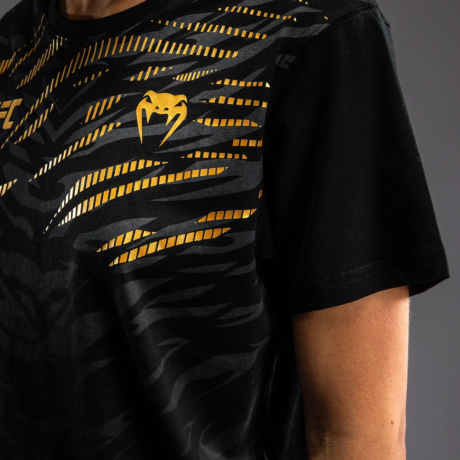 UFC Fusion by Venum Replica Damen Kurzarm T-Shirt - Champion - Image 3