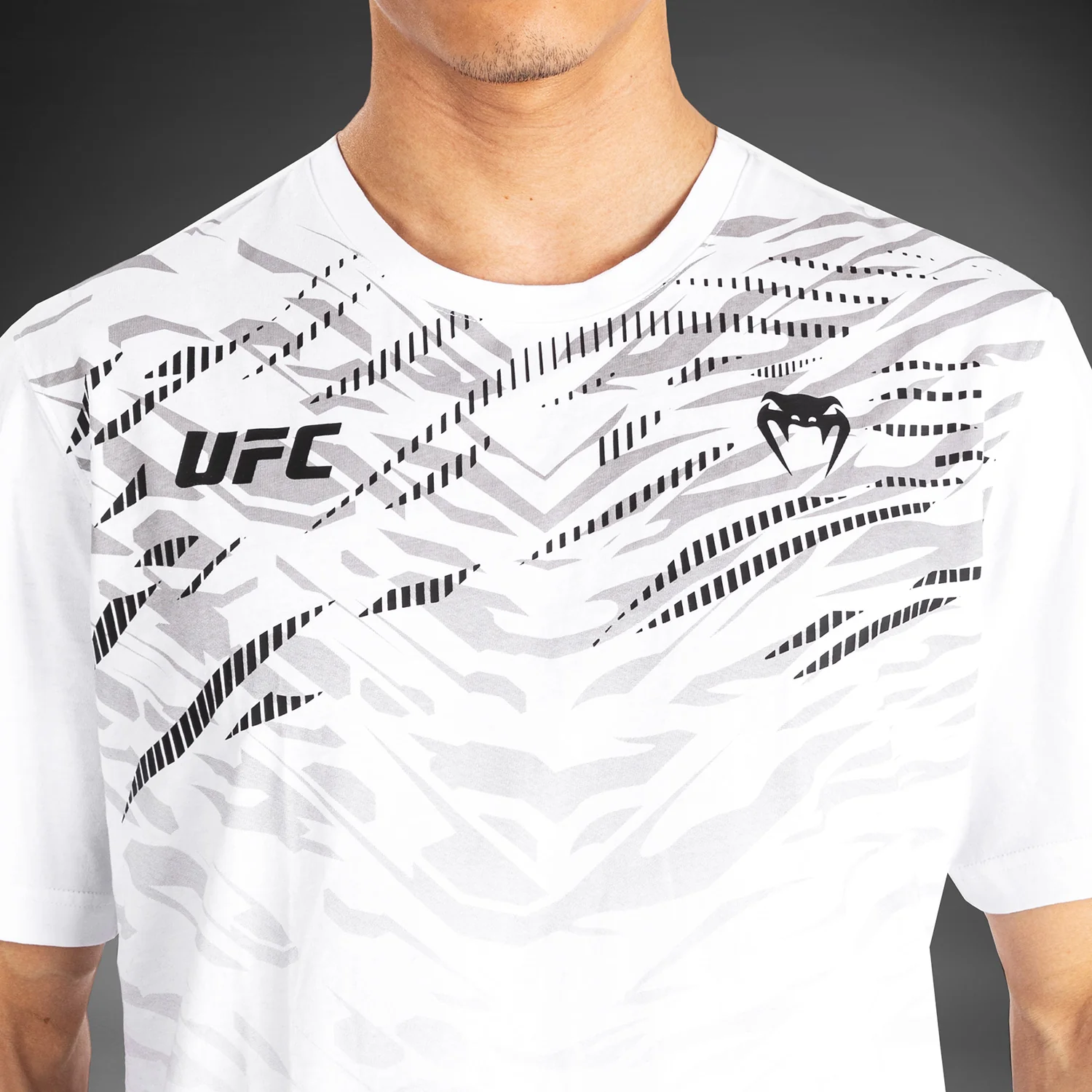 UFC Fusion by Venum Replica Herren Kurzarm T-Shirt - Weiß - Image 4
