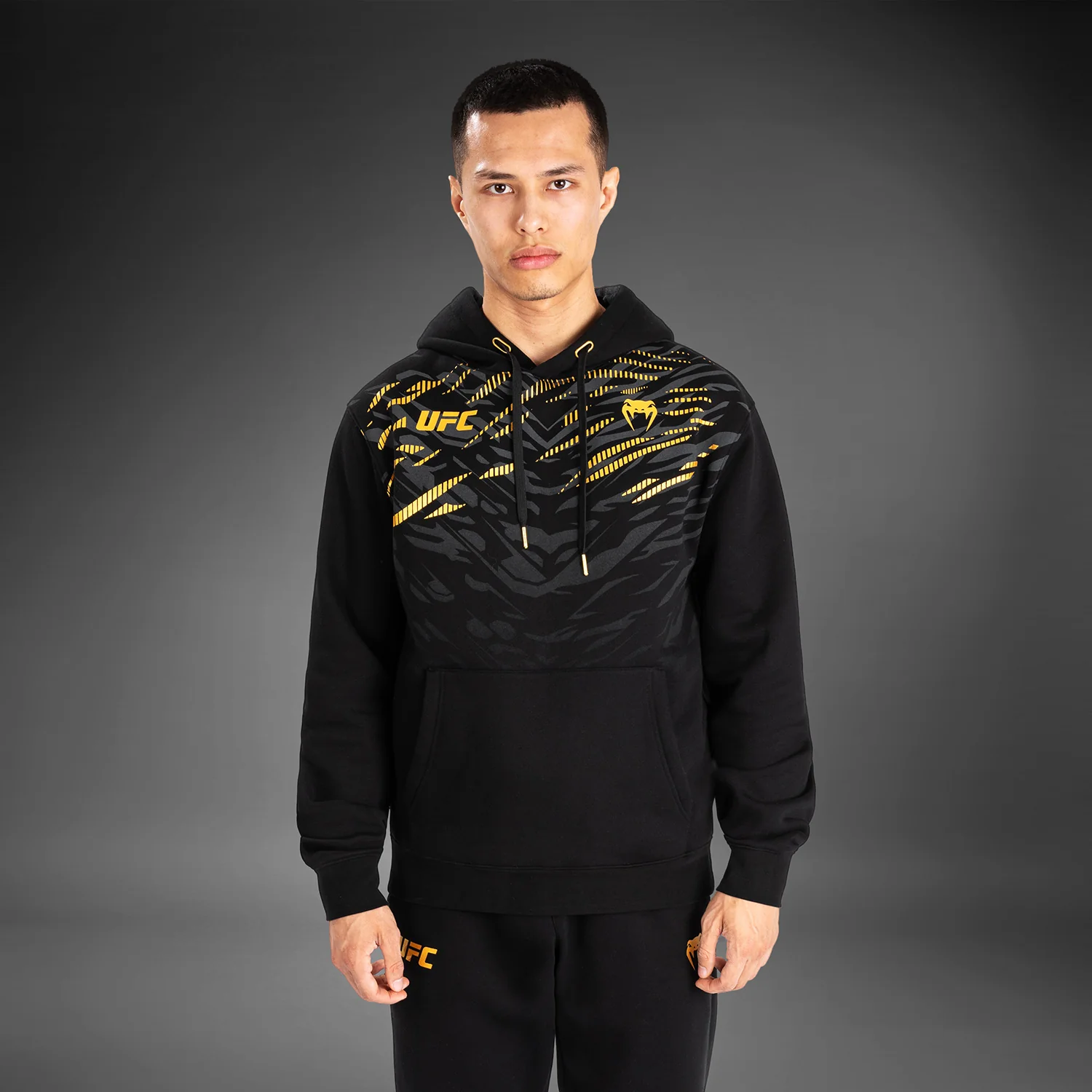 UFC Fusion by Venum Replica Herren Pullover Hoodie - Champion - Image 3