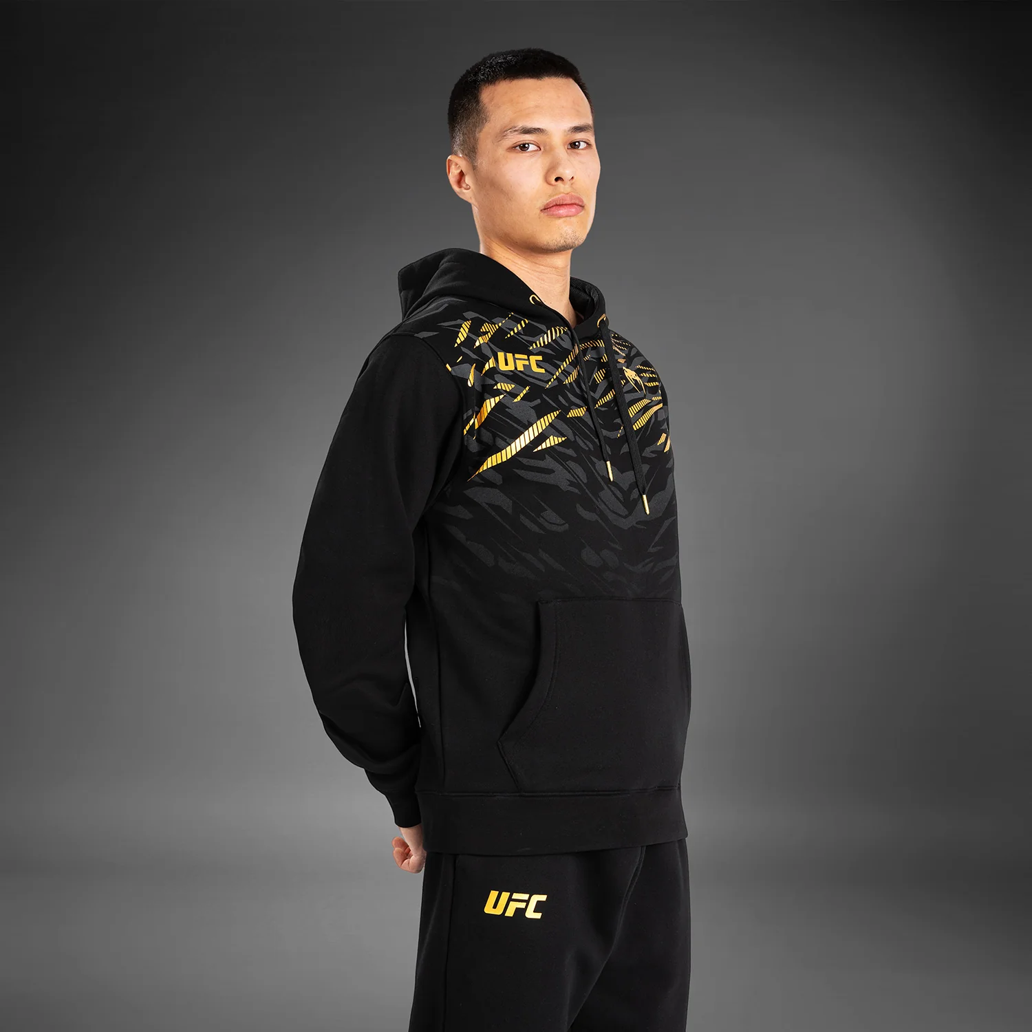 UFC Fusion by Venum Replica Herren Pullover Hoodie - Champion - Image 4