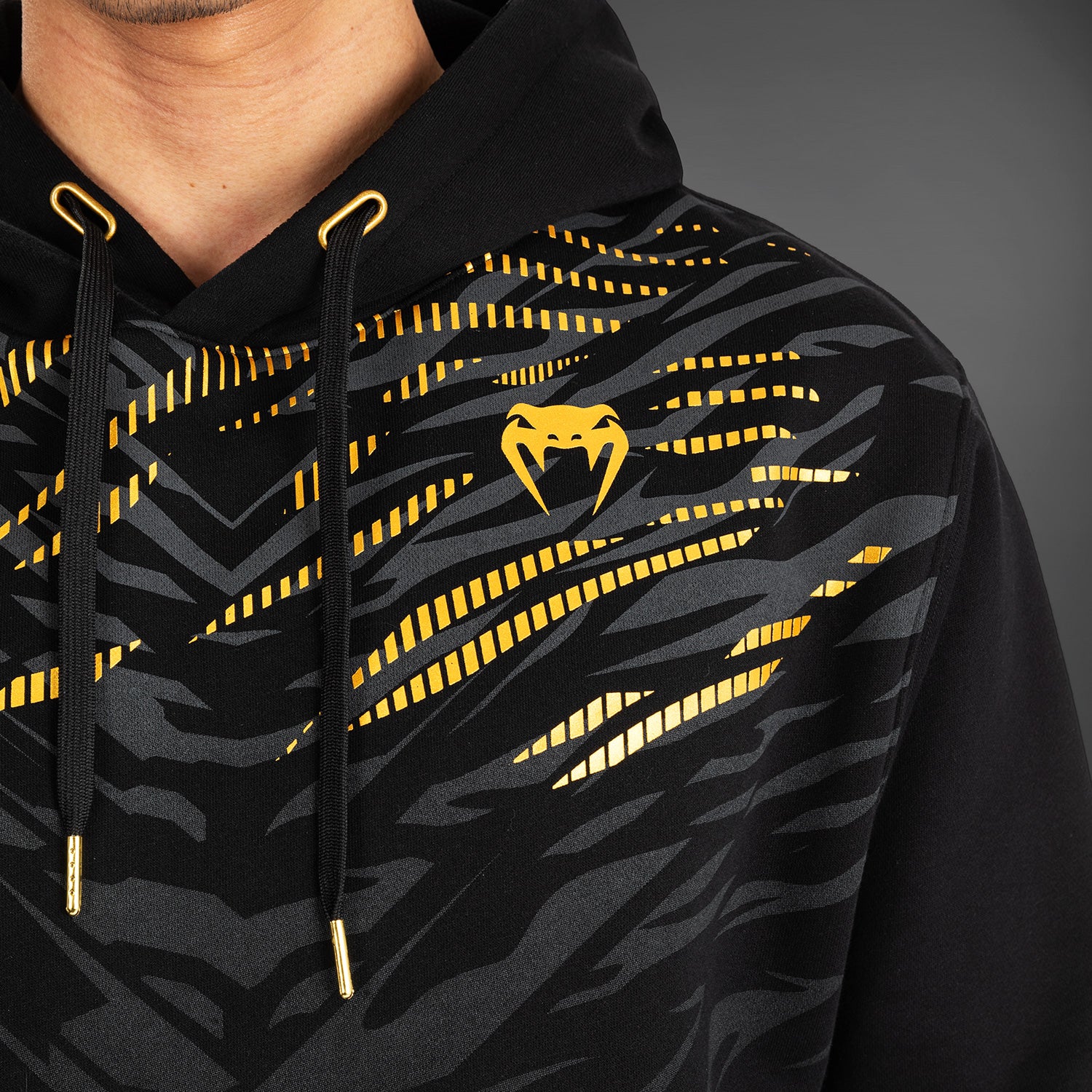 UFC Fusion by Venum Replica Herren Pullover Hoodie - Champion - Image 7