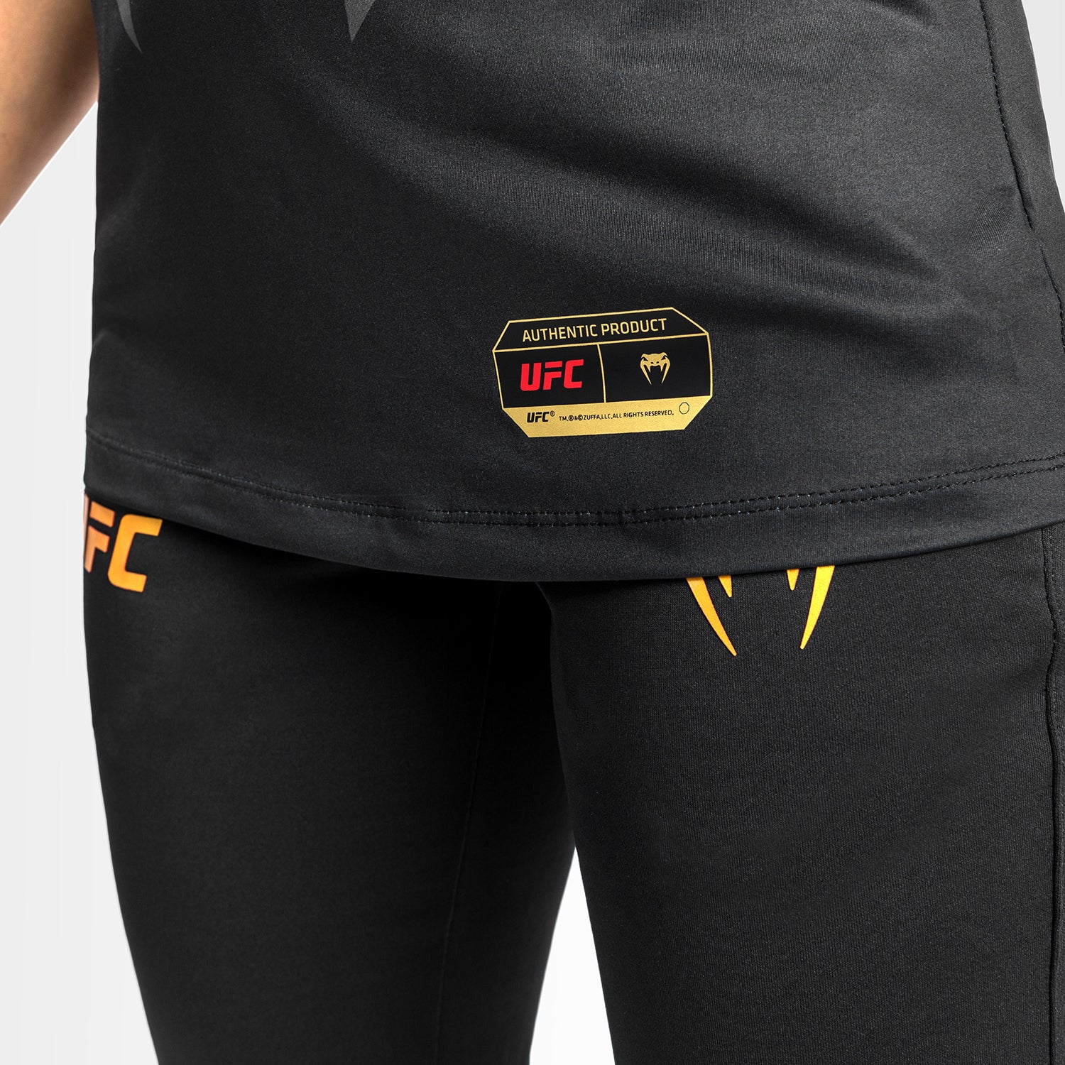 UFC Venum Authentic Fight Night 2.0 Frauen Walkout Jersey - Champion - Image 4
