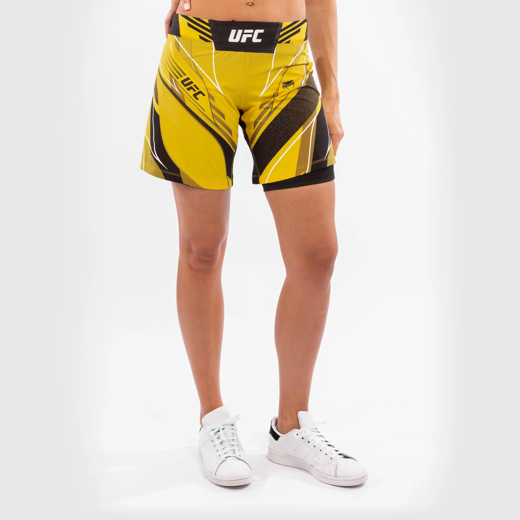 UFC Venum Authentic Fight Night Damen Shorts - Long Fit - Gelb - Image 3