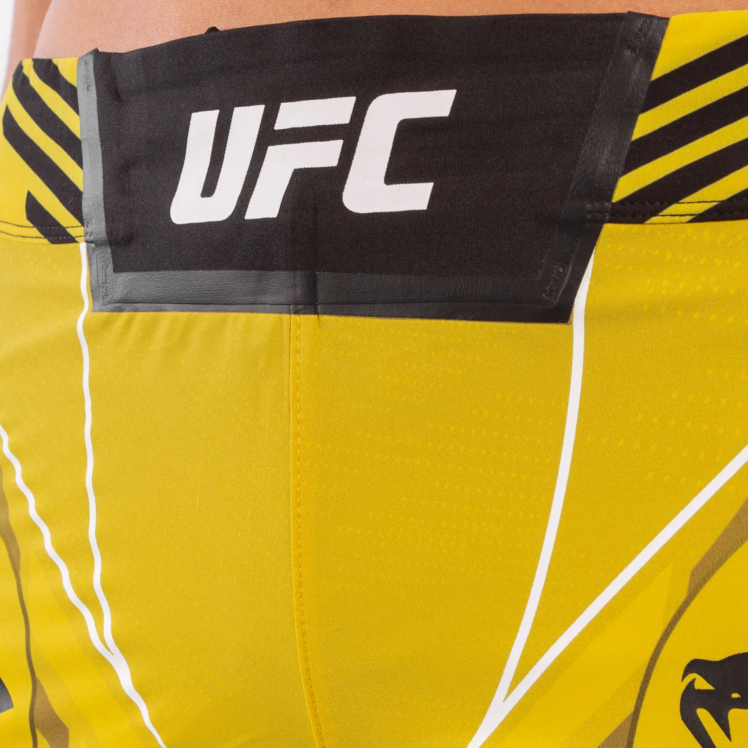 UFC Venum Authentic Fight Night Damen Shorts - Long Fit - Gelb - Image 5