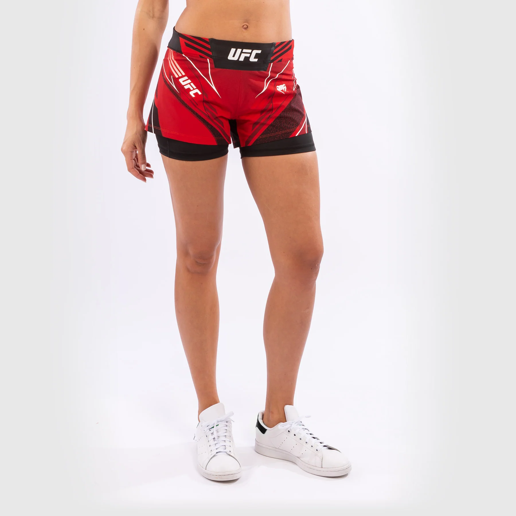 UFC Venum Authentic Fight Night Damen Shorts - Short Fit - Rot - Image 2