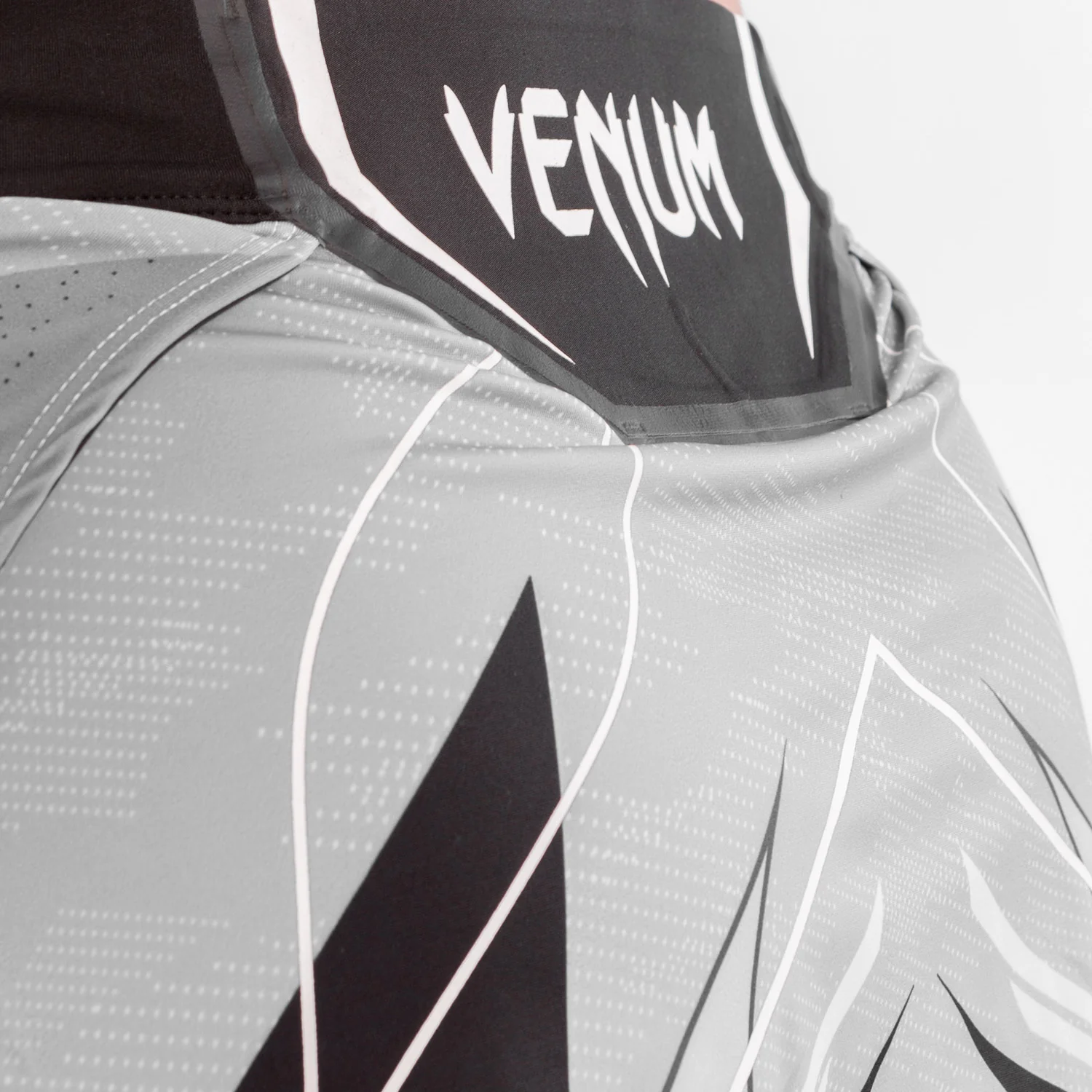 UFC Venum Authentic Fight Night Damen Skort - Weiß - Image 6