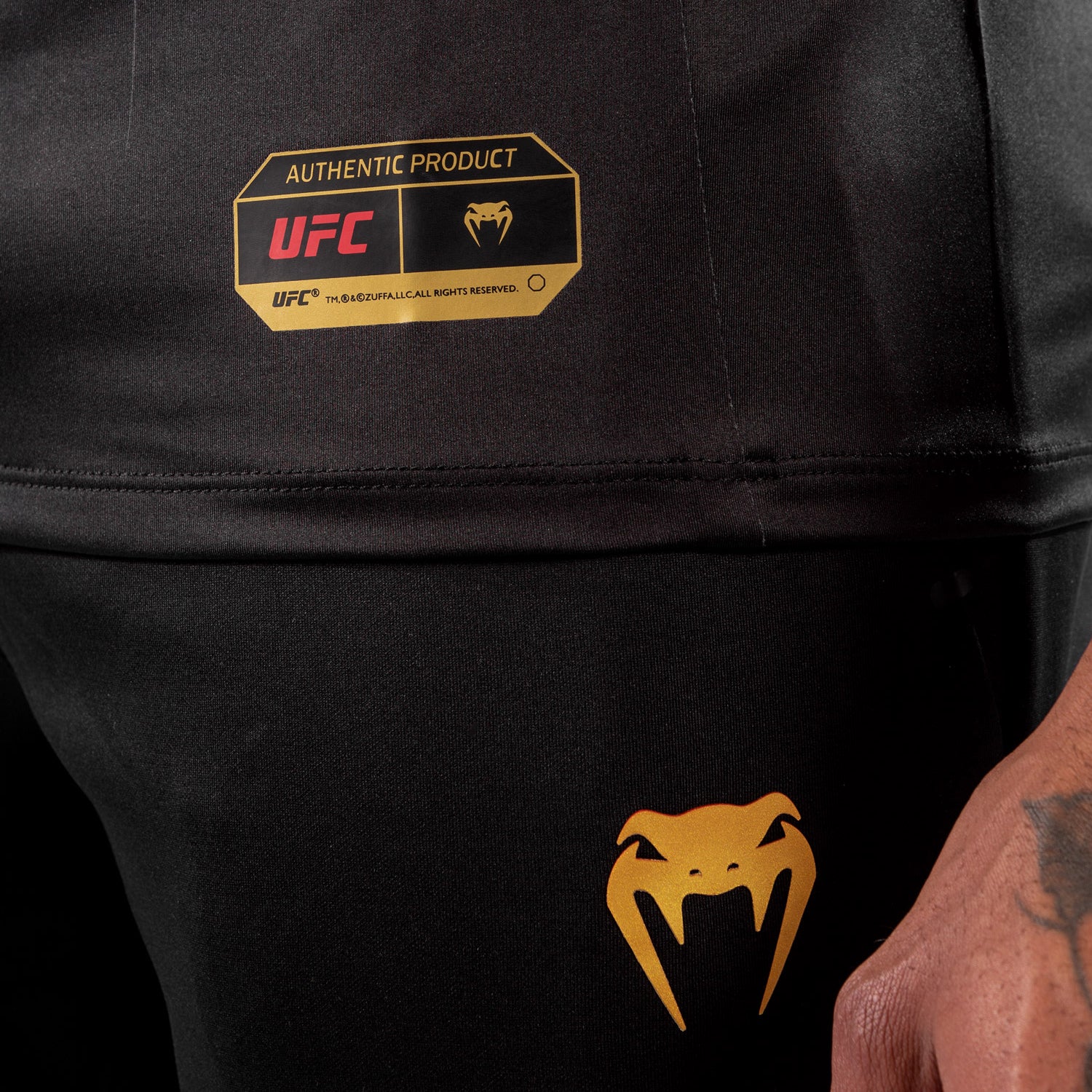 UFC Venum Personalisiert Authentic Fight Night Herren Walkout Trikot - Champion - Image 6