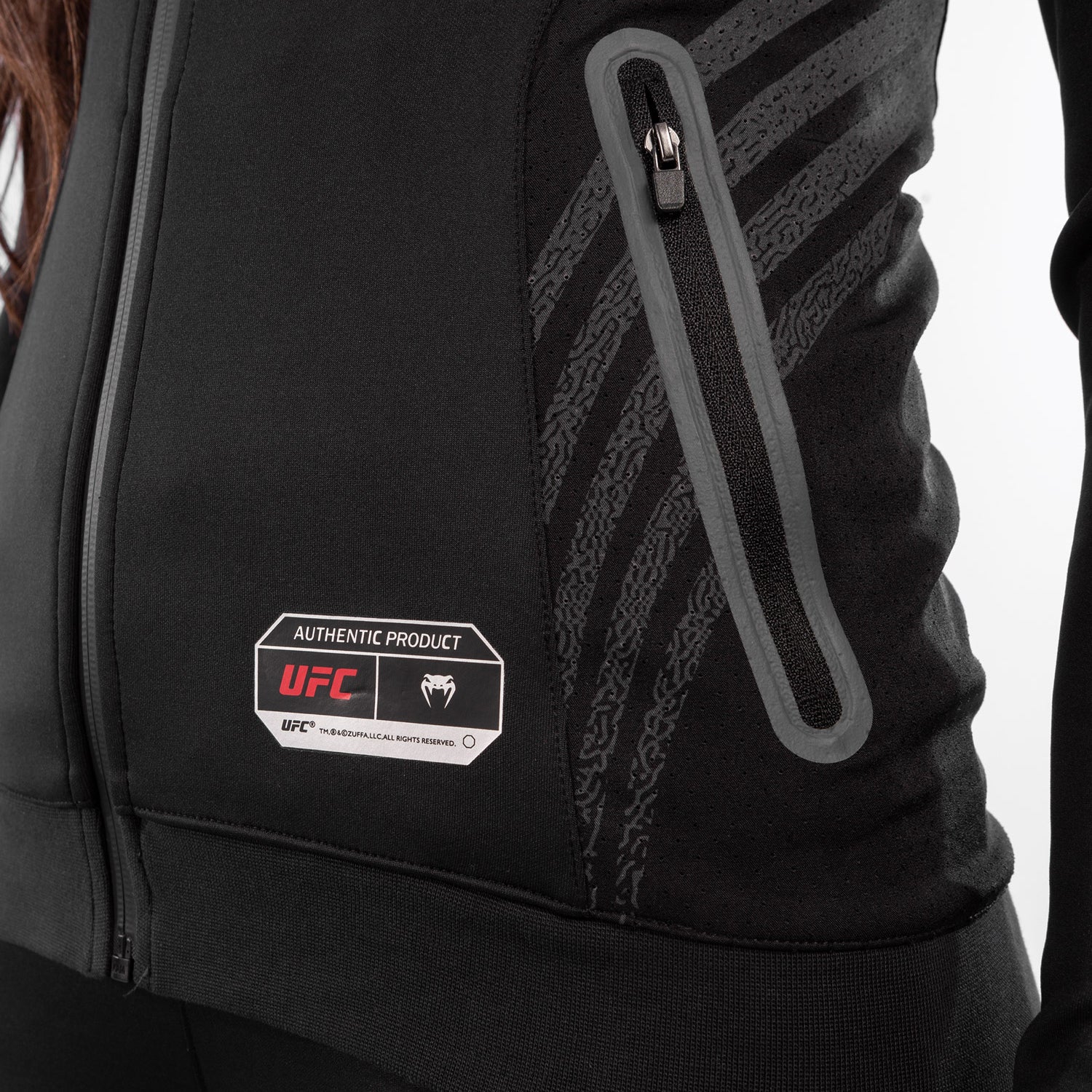 UFC Venum Personalisiert Authentic Fight Night Damen Walkout Hoodie - Schwarz - Image 6
