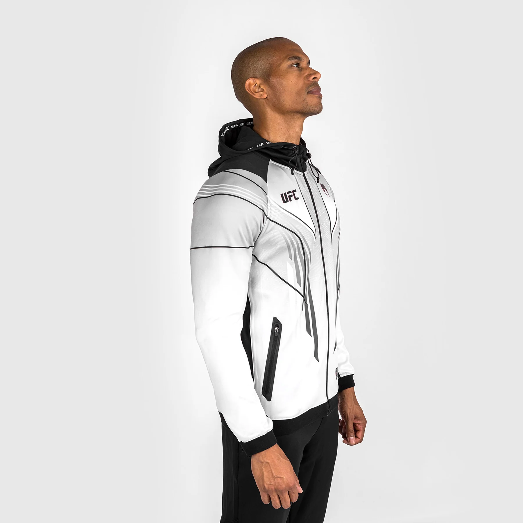 UFC Venum personalisierte authentische Fight Night 2.0 Männer Walkout Hoodie - weiß - Image 3