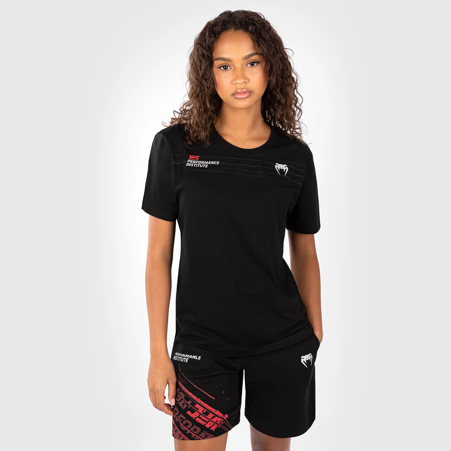 UFC Venum Performance Institute 2.0 Damen T-Shirt - Schwarz/Rot - Image 4