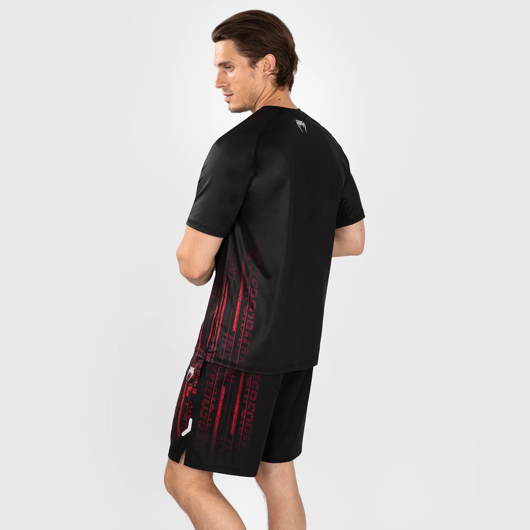 UFC Venum Performance Institute 2.0 Herren Dry-Tech Shirt - Schwarz/Rot - Image 3