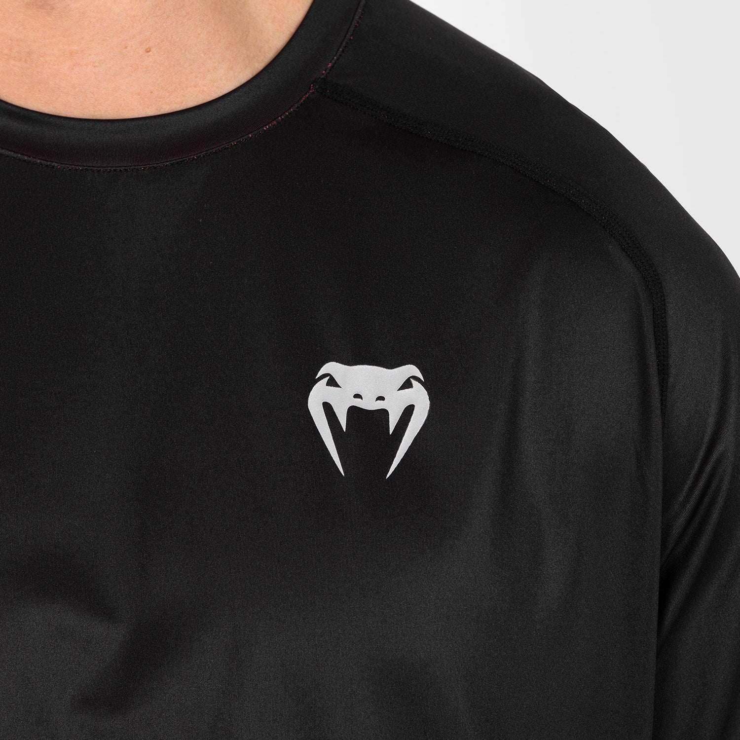 UFC Venum Performance Institute 2.0 Herren Dry-Tech Shirt - Schwarz/Rot - Image 6