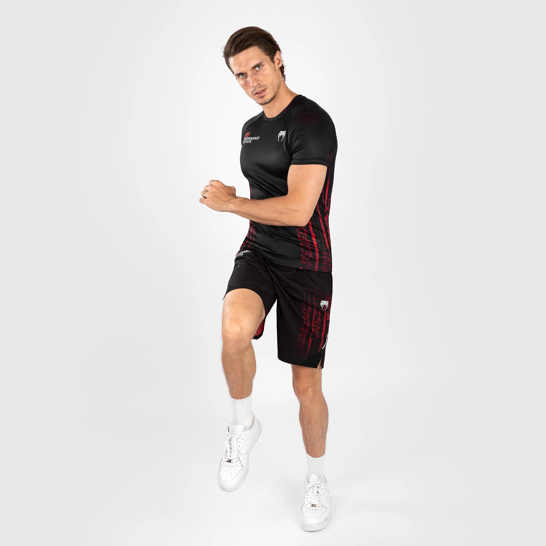 UFC Venum Performance Institute 2.0 Kurzarm-Rashguard für Männer - Schwarz/Rot - Image 5
