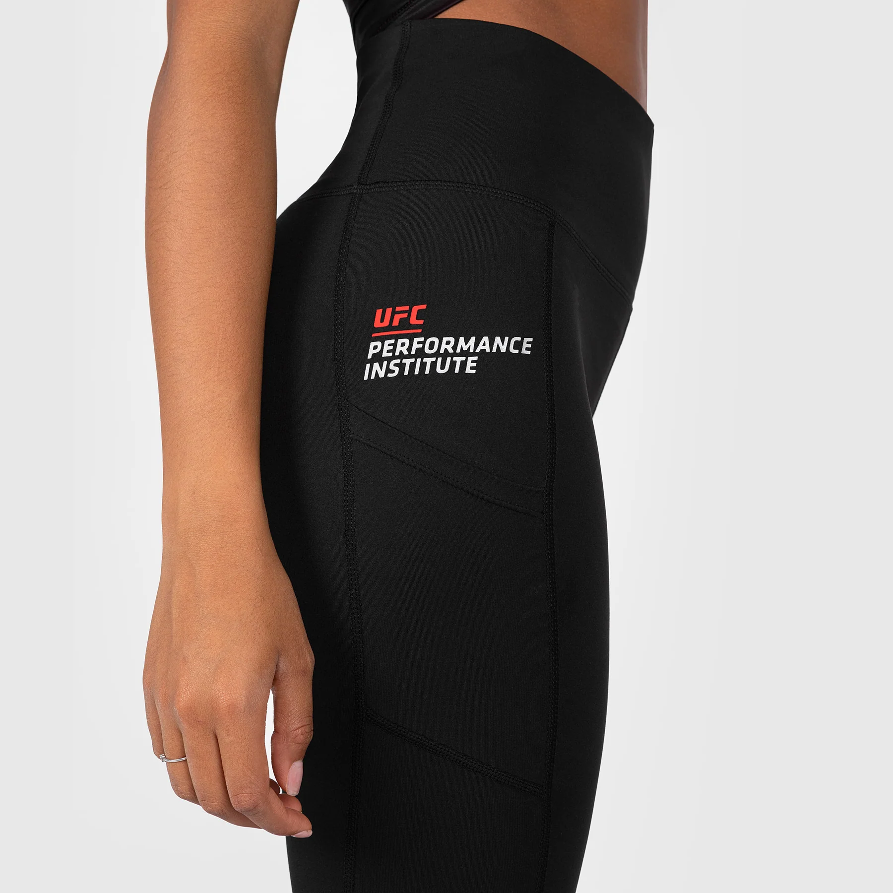 UFC Venum Performance Institute 2.0 Performance Tight für Frauen - Schwarz/Rot - Image 4