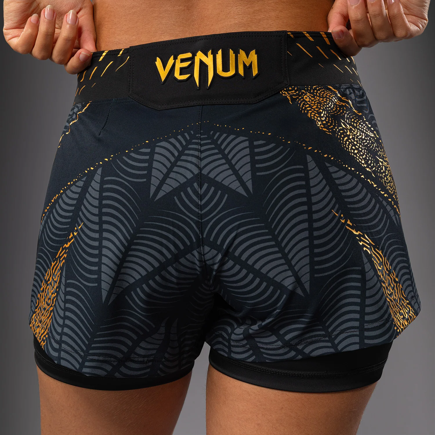 UFC Zenith by Venum Authentic Fight Night Kurze Passform Fight Short Damen - Champion - Image 7