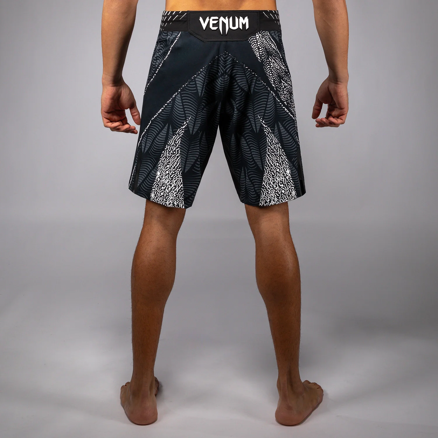 UFC Zenith by Venum Authentic Fight Night Lange Passform Fight Short Herren - Schwarz - Image 3
