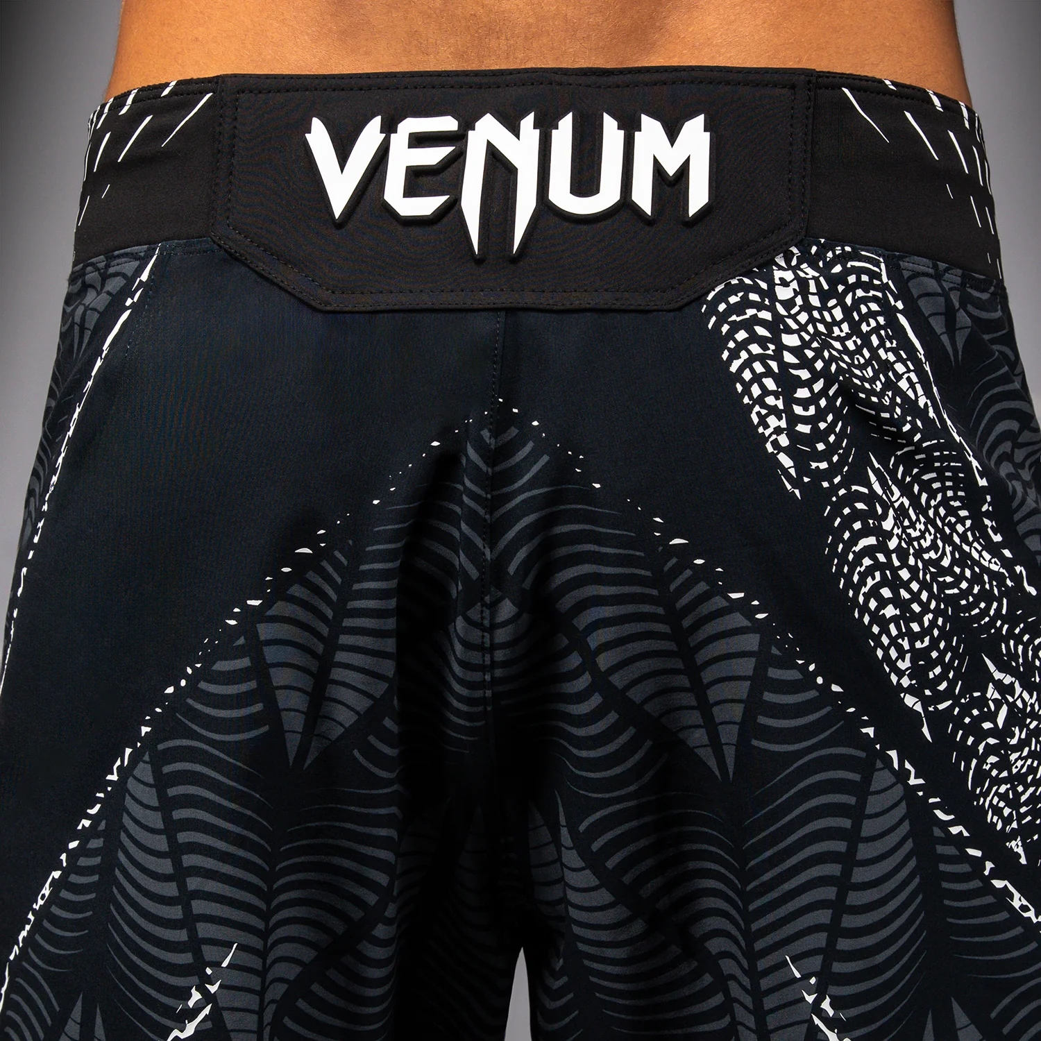 UFC Zenith by Venum Authentic Fight Night Lange Passform Fight Short Herren - Schwarz - Image 5