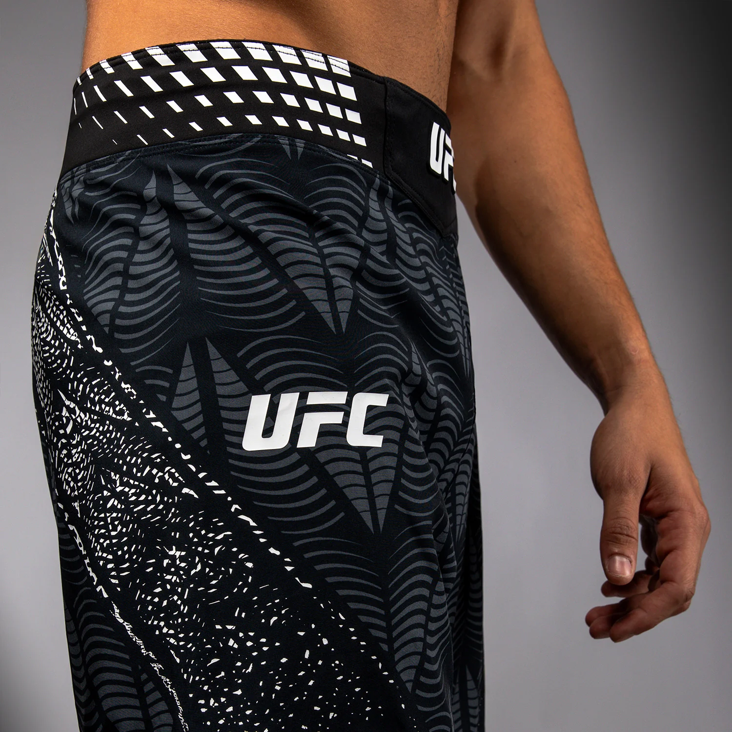 UFC Zenith by Venum Authentic Fight Night Lange Passform Fight Short Herren - Schwarz - Image 6