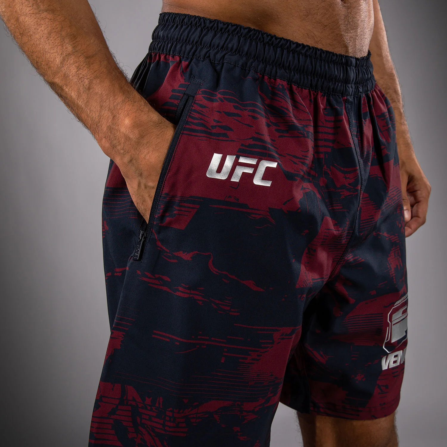 UFC Zenith by Venum Authentic Fight Week Performance Short Herren - Marineblau/Burgunderrot/Silber - Image 2