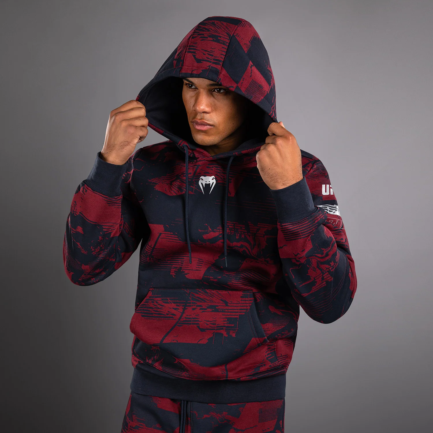 UFC Zenith by Venum Authentic Fight Week Pullover Hoodie Herren - Marineblau/Burgunderrot/Silber - Image 3
