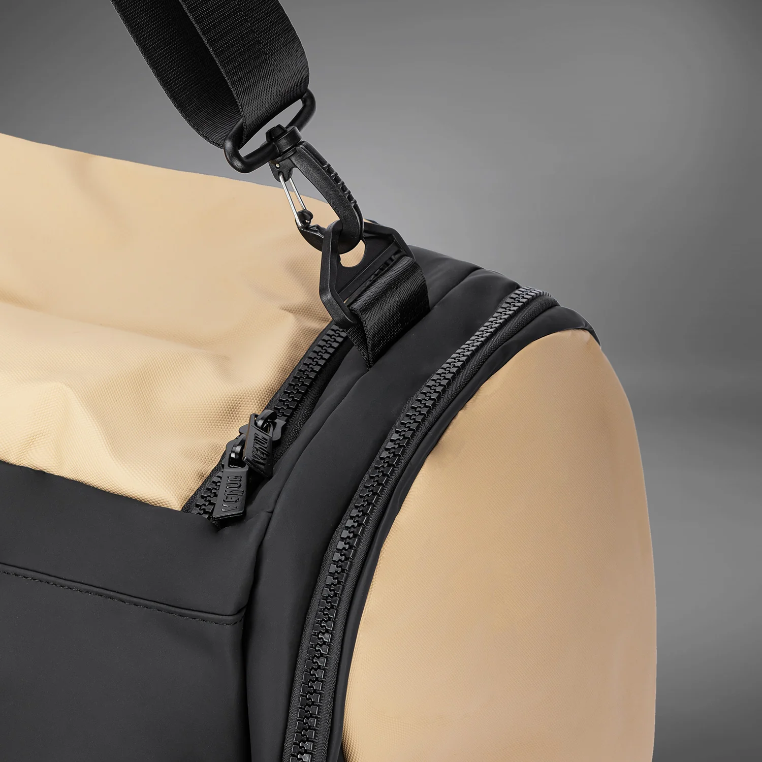 Venum Evo 2 Trainer Lite Duffle Bag - Schwarz/Sand - Image 5