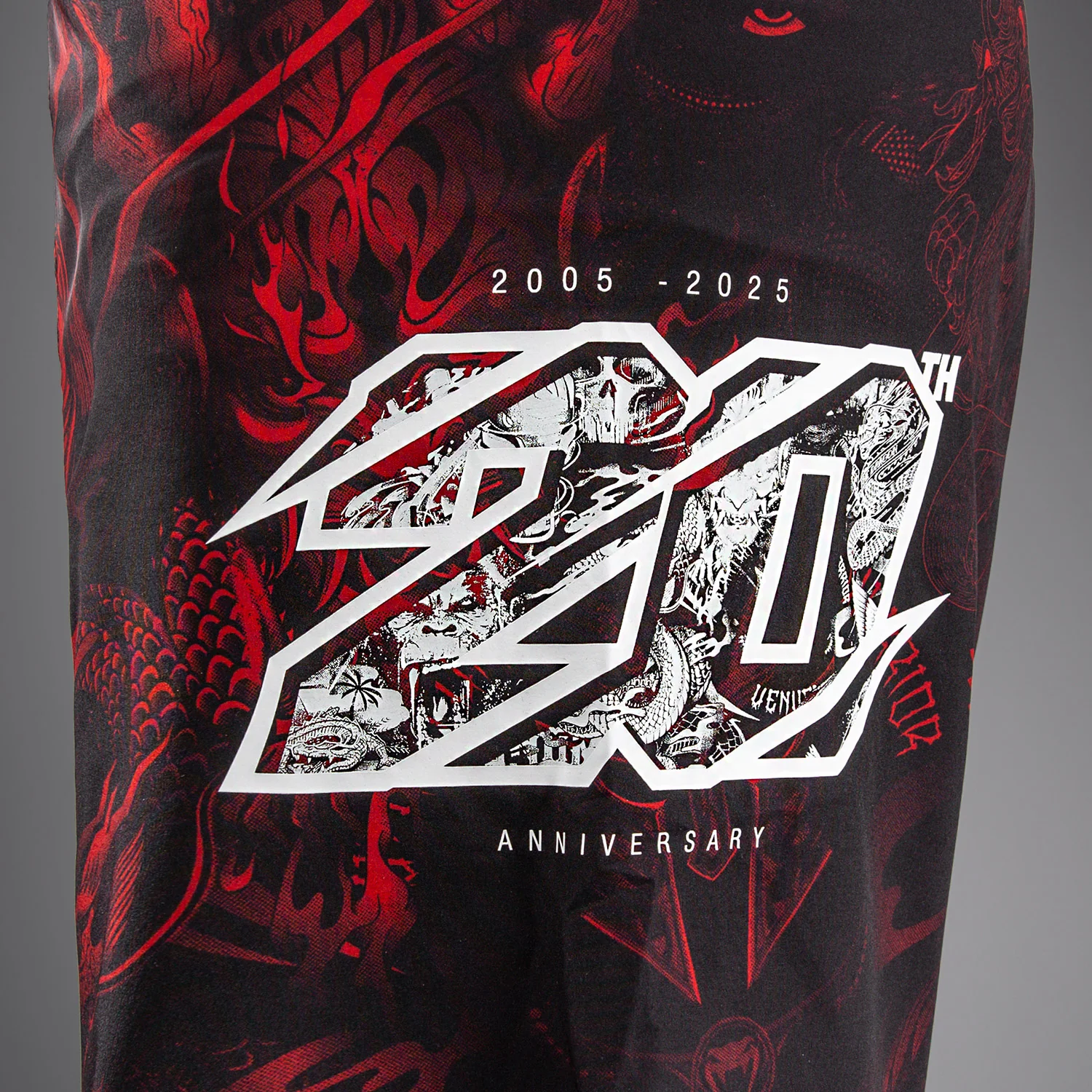 Venum 20th Anniversary Fightshorts - Schwarz/Rot - Image 5
