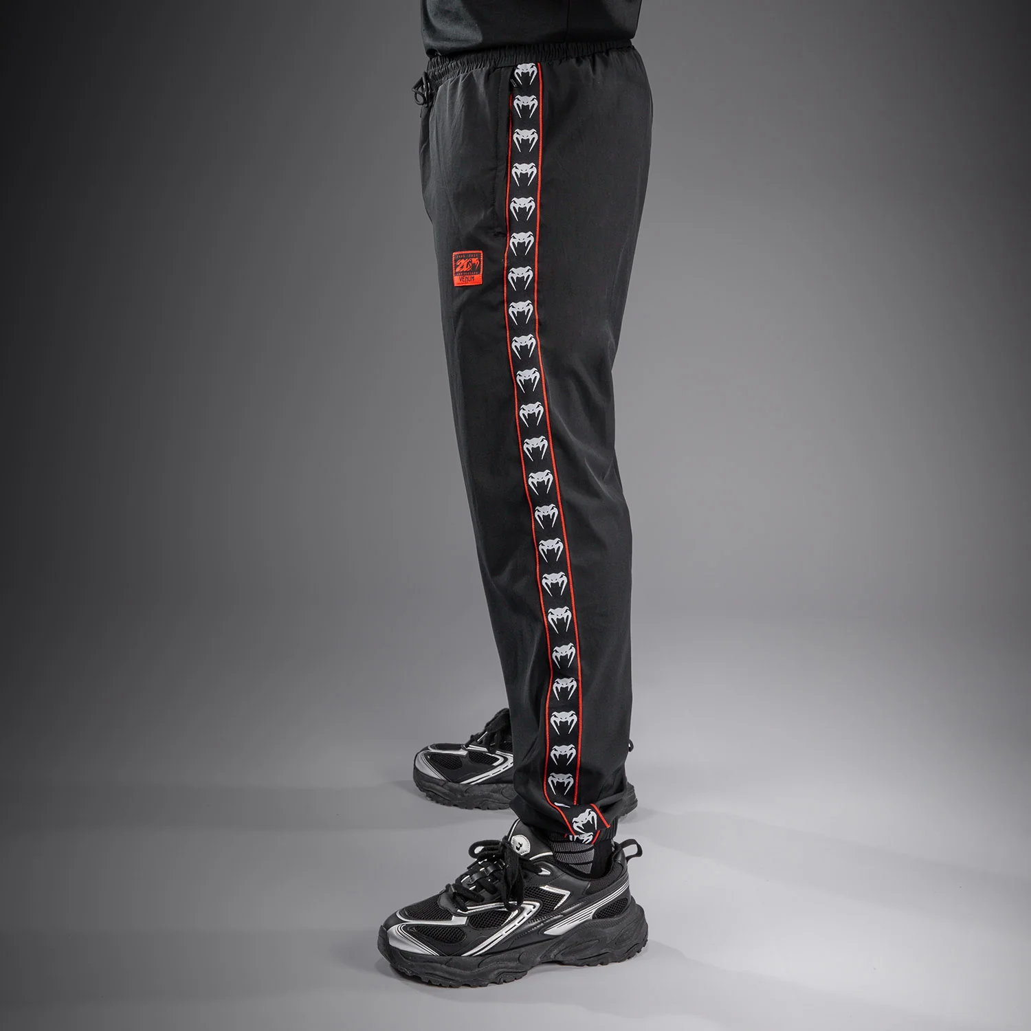 Venum 20th Anniversary Jogginghose - Schwarz/Rot - Image 4
