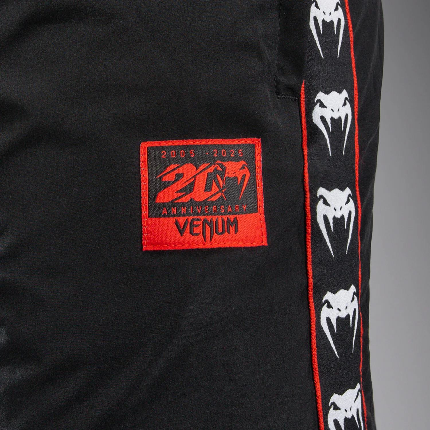 Venum 20th Anniversary Jogginghose - Schwarz/Rot - Image 5