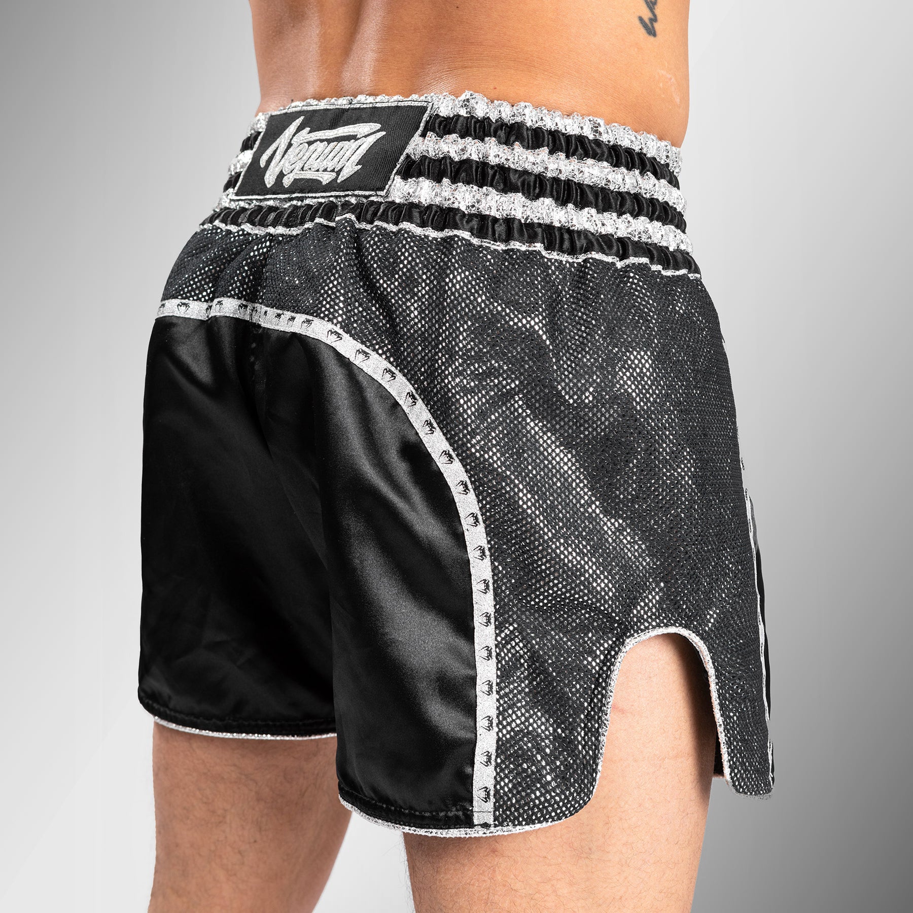 Venum Absolute 2.0 Muay Thai Shorts - Schwarz/Silber - Image 8