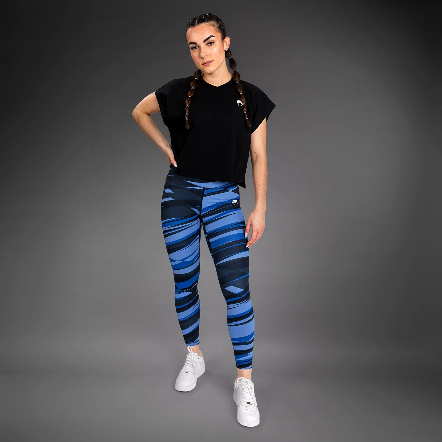 Venum Abyss Frauen Cropped T-Shirt - Tiefes Schwarz - Image 2