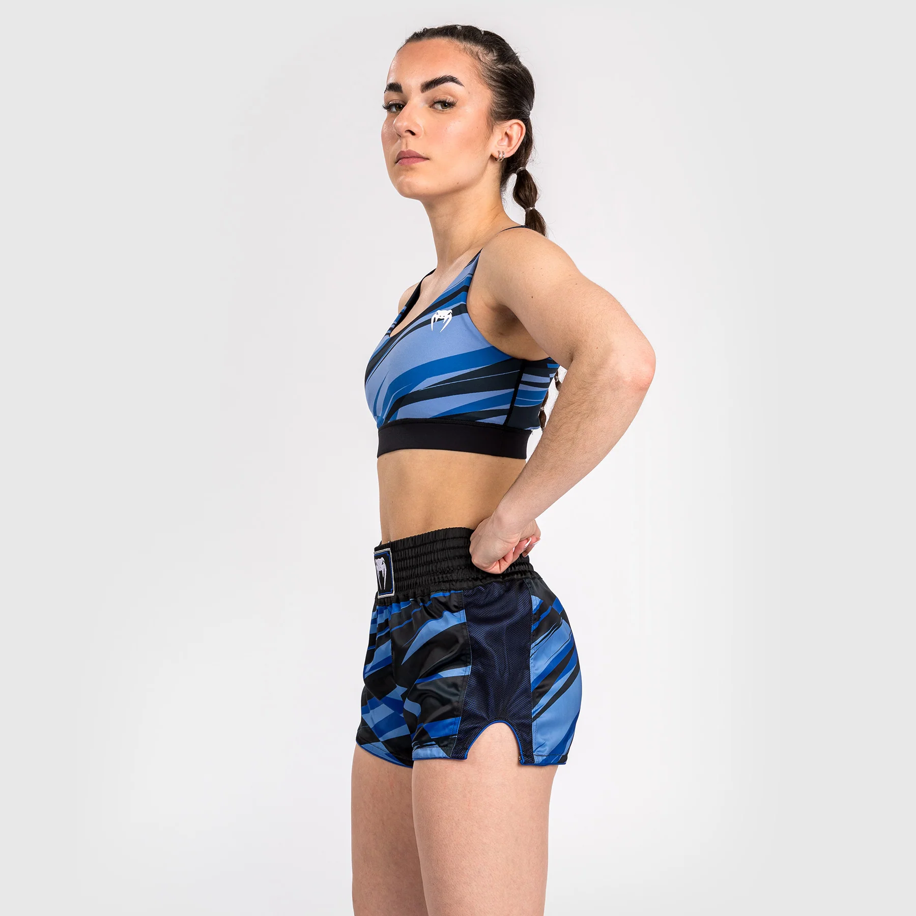 Venum Abyss Frauen Muay Thai Shorts - Schattenblau - Image 3
