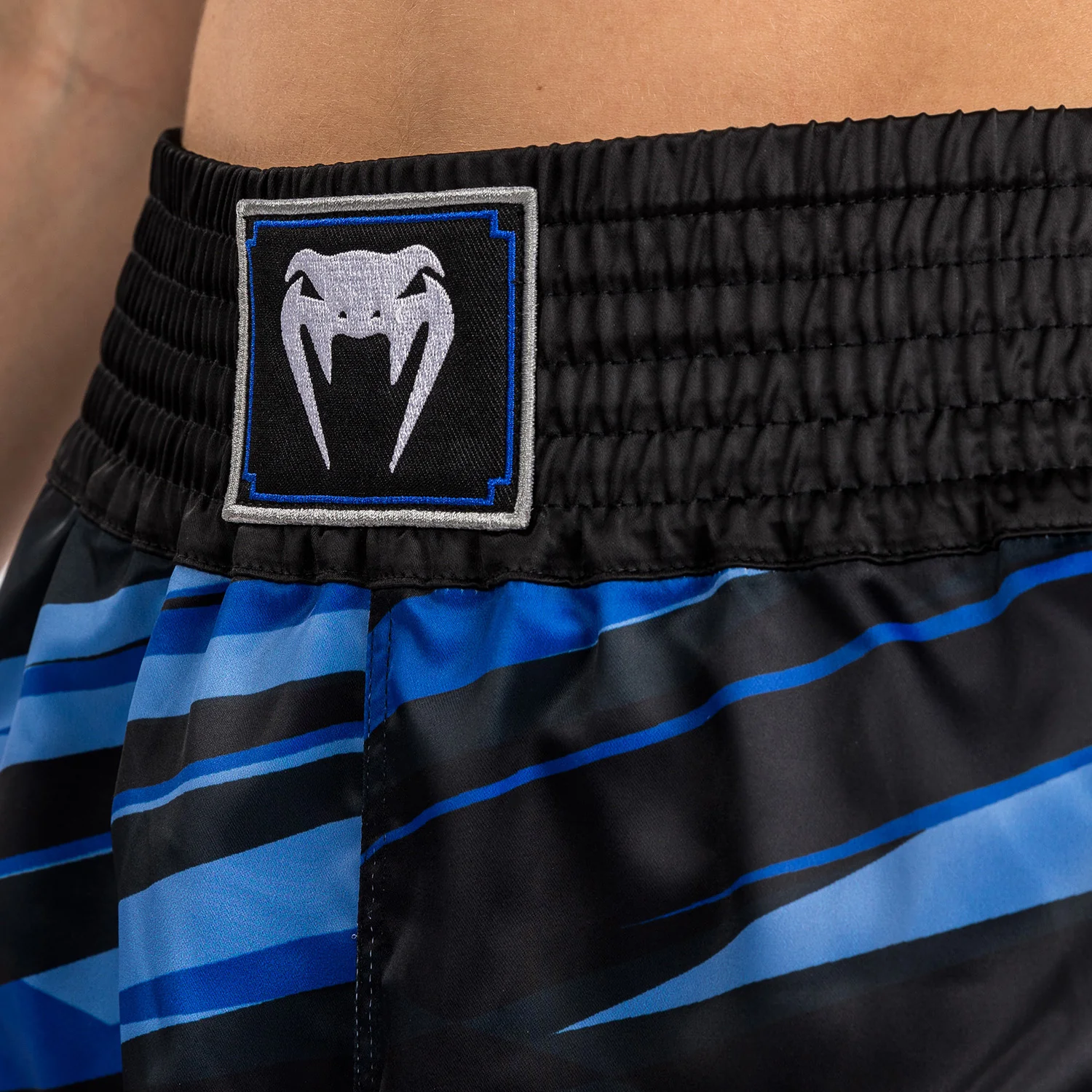 Venum Abyss Frauen Muay Thai Shorts - Schattenblau - Image 7
