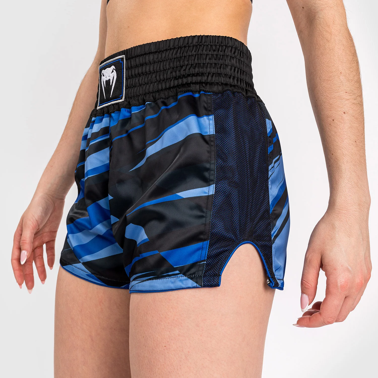 Venum Abyss Frauen Muay Thai Shorts - Schattenblau - Image 8