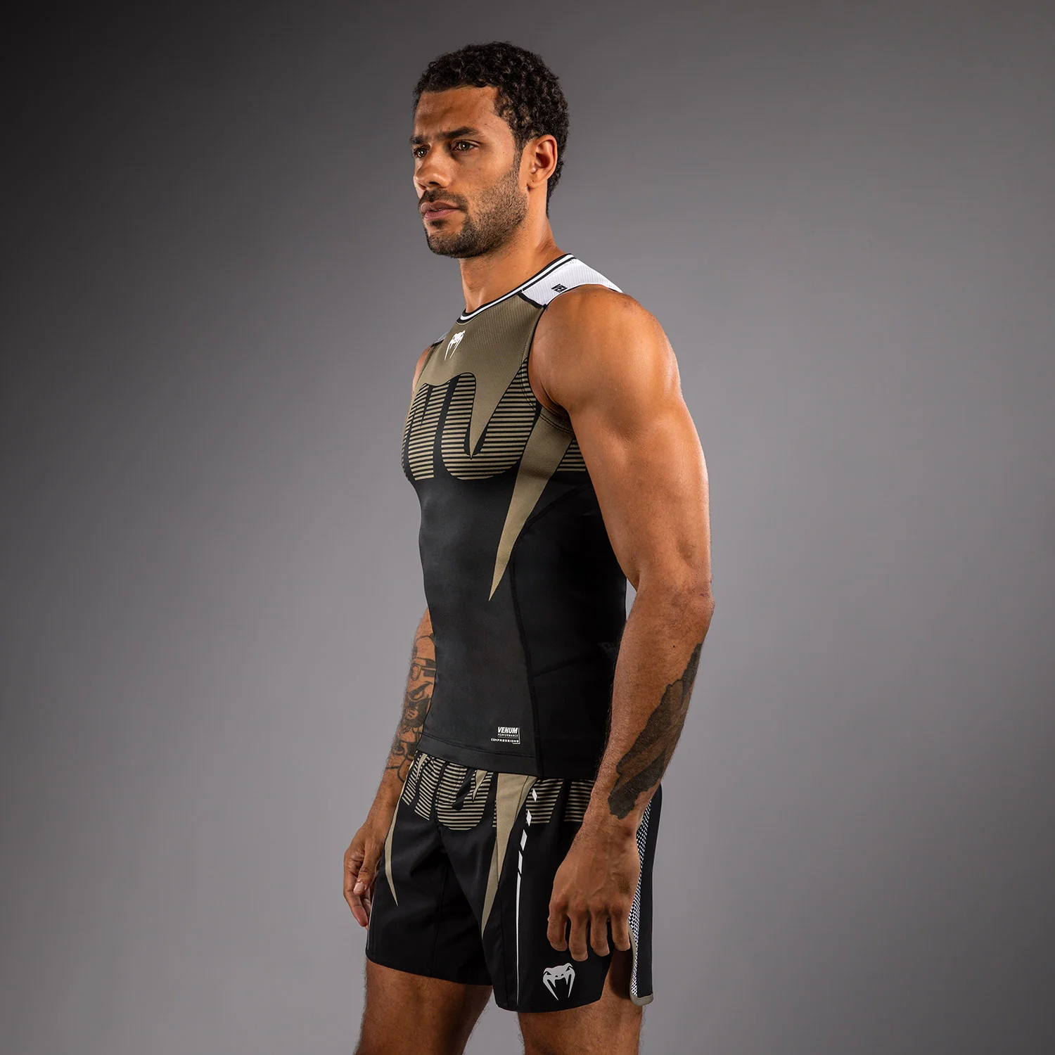 Venum Adrenaline Ärmellose Rashguards – Schwarz/Sand - Image 2