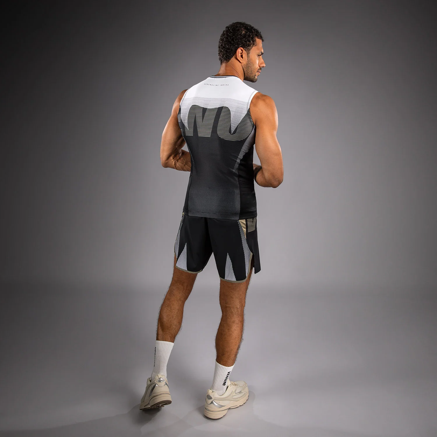 Venum Adrenaline Ärmellose Rashguards – Schwarz/Sand - Image 5