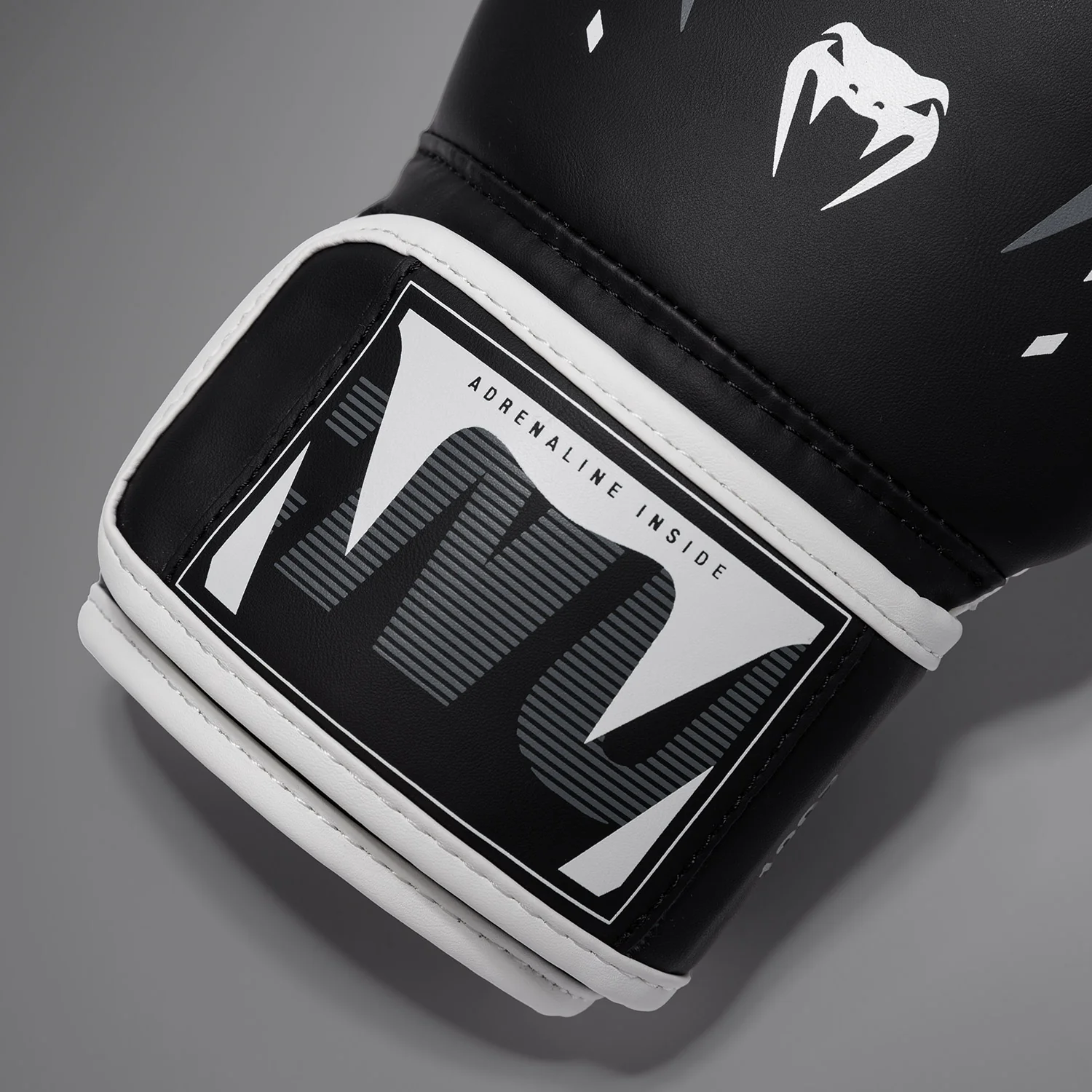 Venum Adrenaline Boxhandschuhe – Schwarz/Silbergrau - Image 3