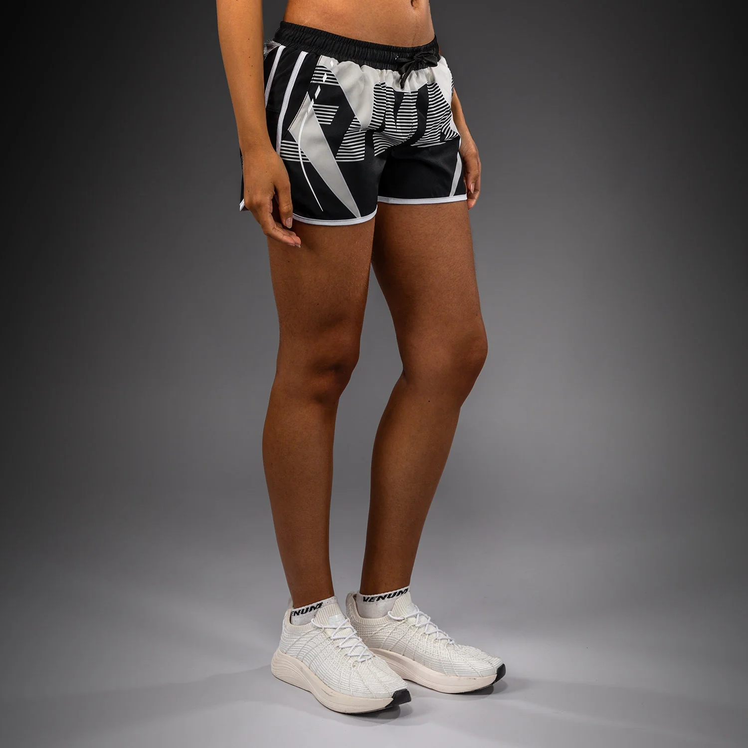 Venum Adrenaline Damen Trainingsshorts – Schwarz/Elfenbein - Image 2