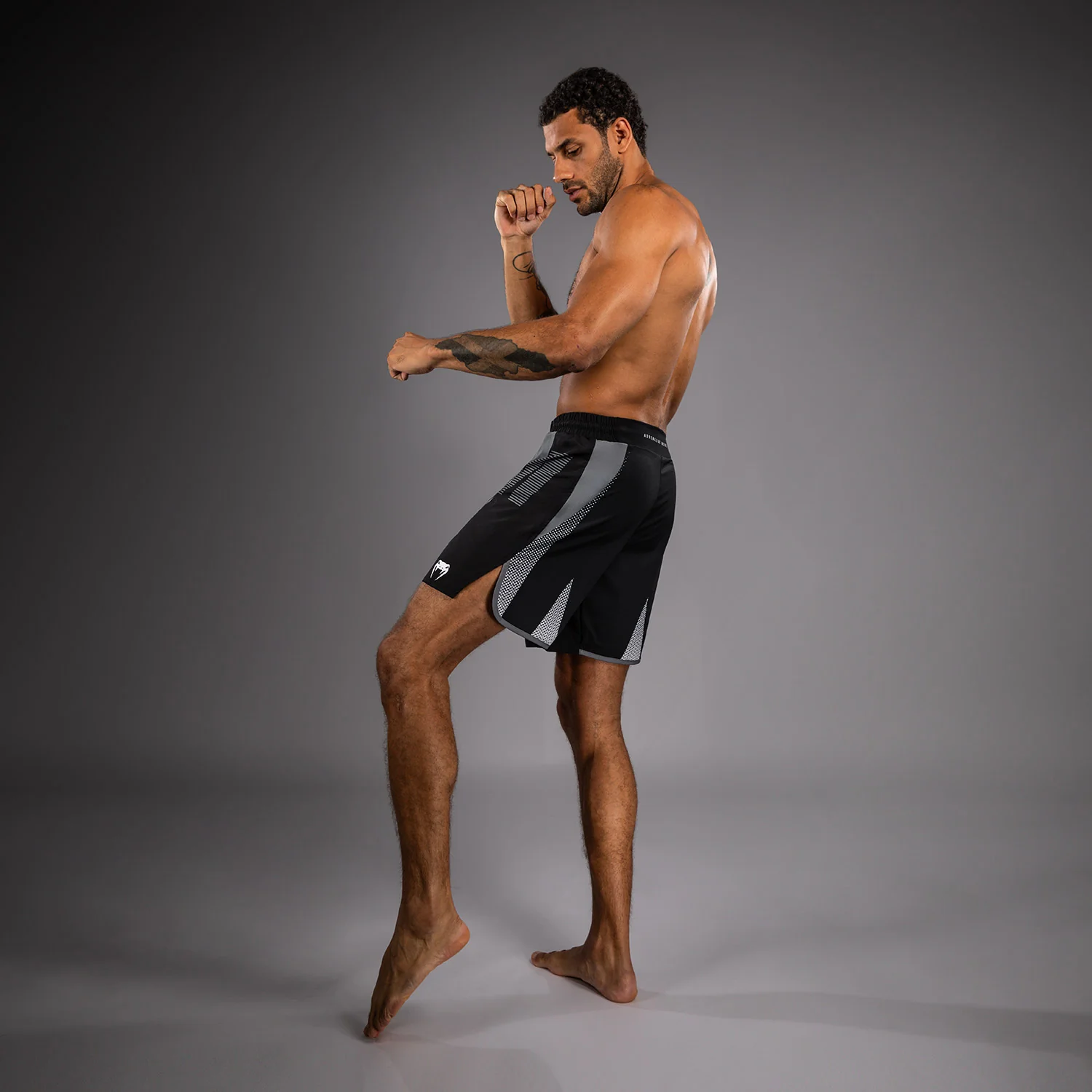Venum Adrenaline Fightshorts – Schwarz/Silbergrau - Image 2