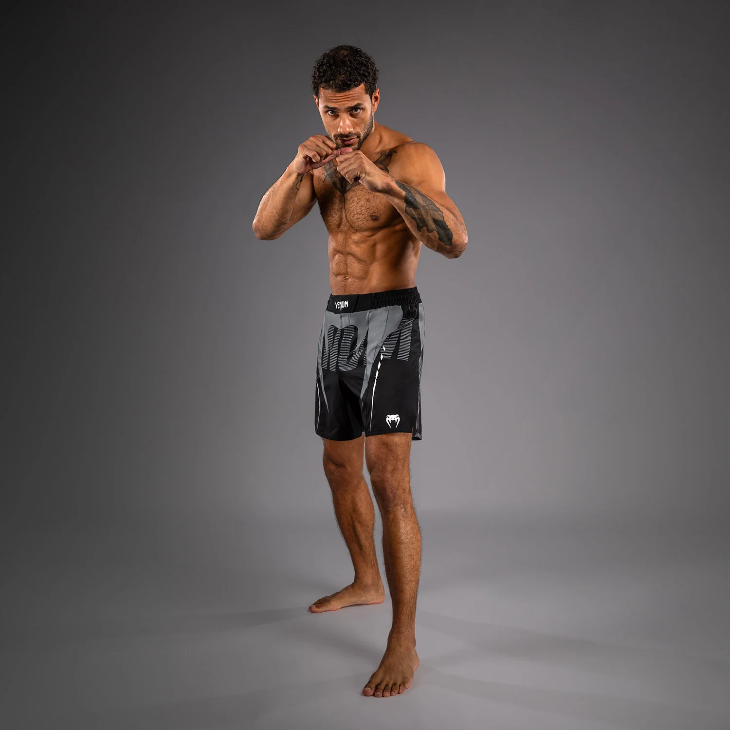 Venum Adrenaline Fightshorts – Schwarz/Silbergrau - Image 6
